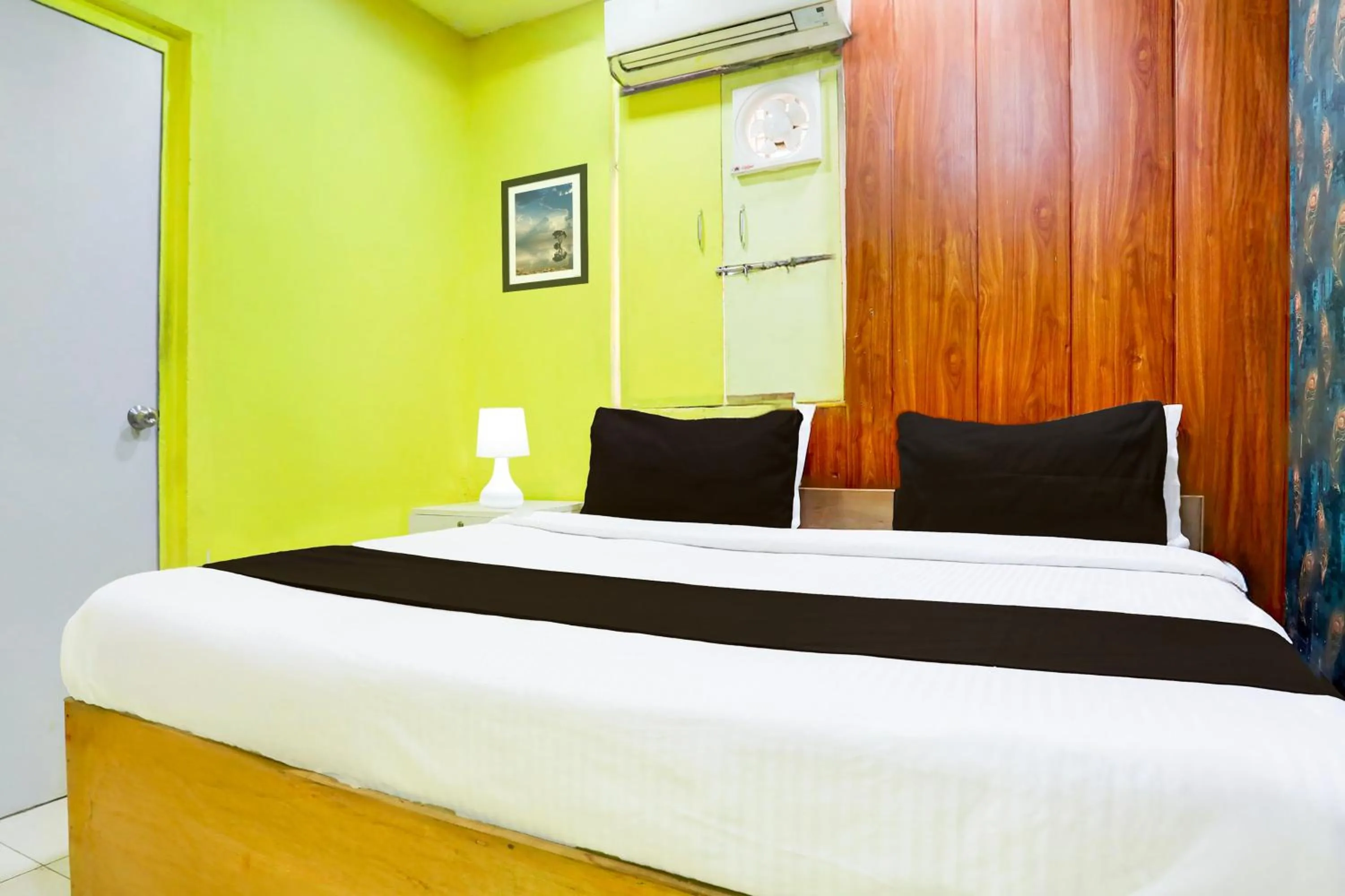 Bedroom in Hotel O A K Residency