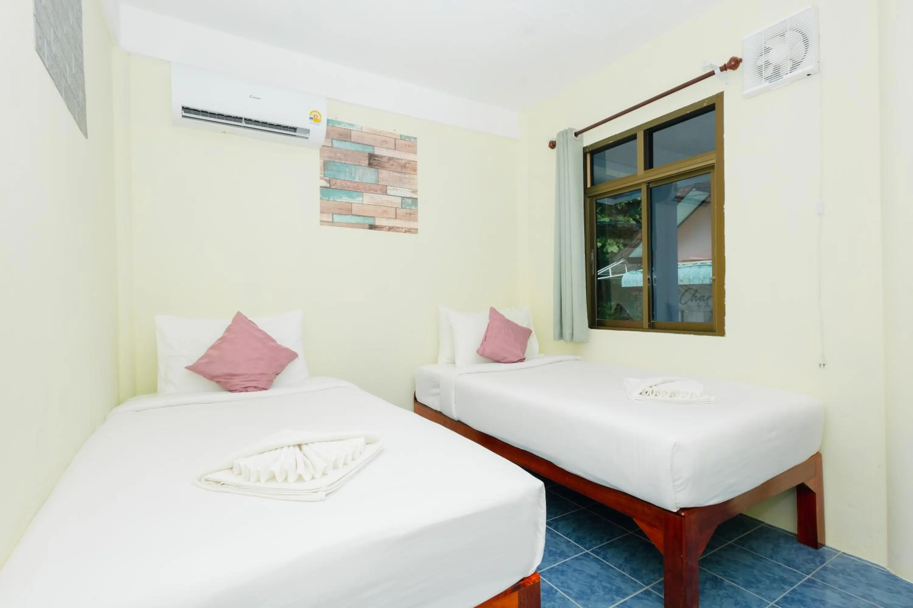 Bedroom, Bed in Charung by The Sea