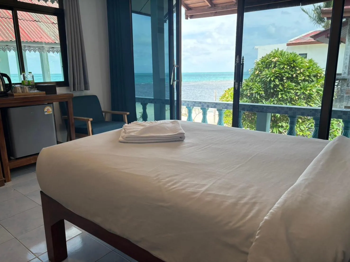 Bedroom, Bed in Charung by The Sea