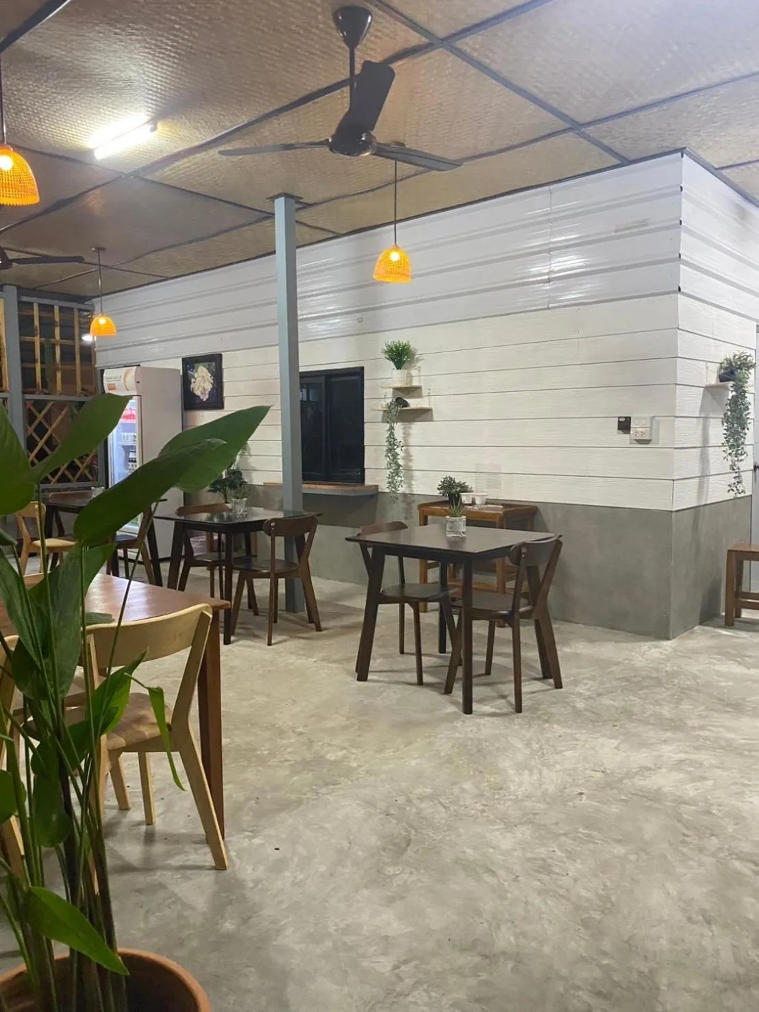 Restaurant/places to eat in Charung by The Sea