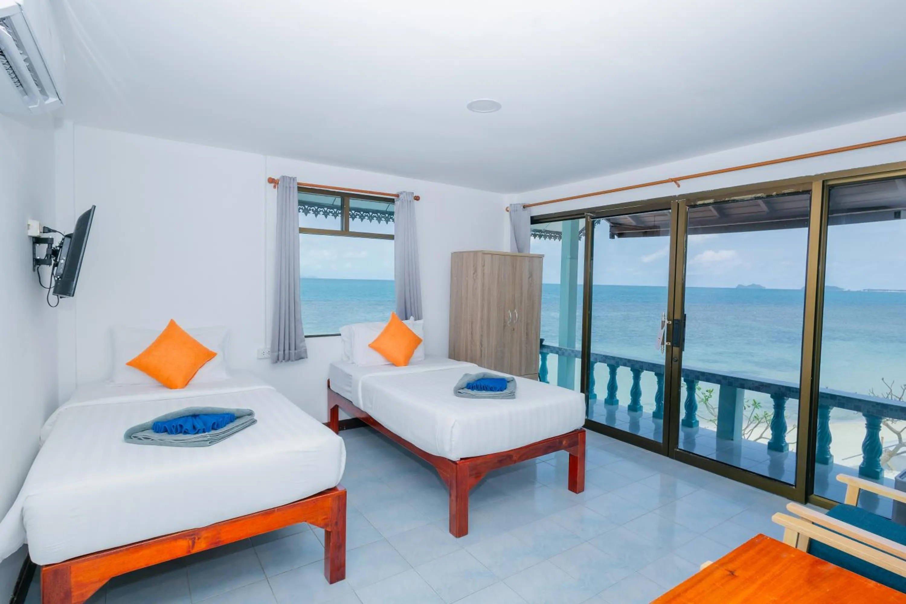 Sea view, Bed in Charung by The Sea