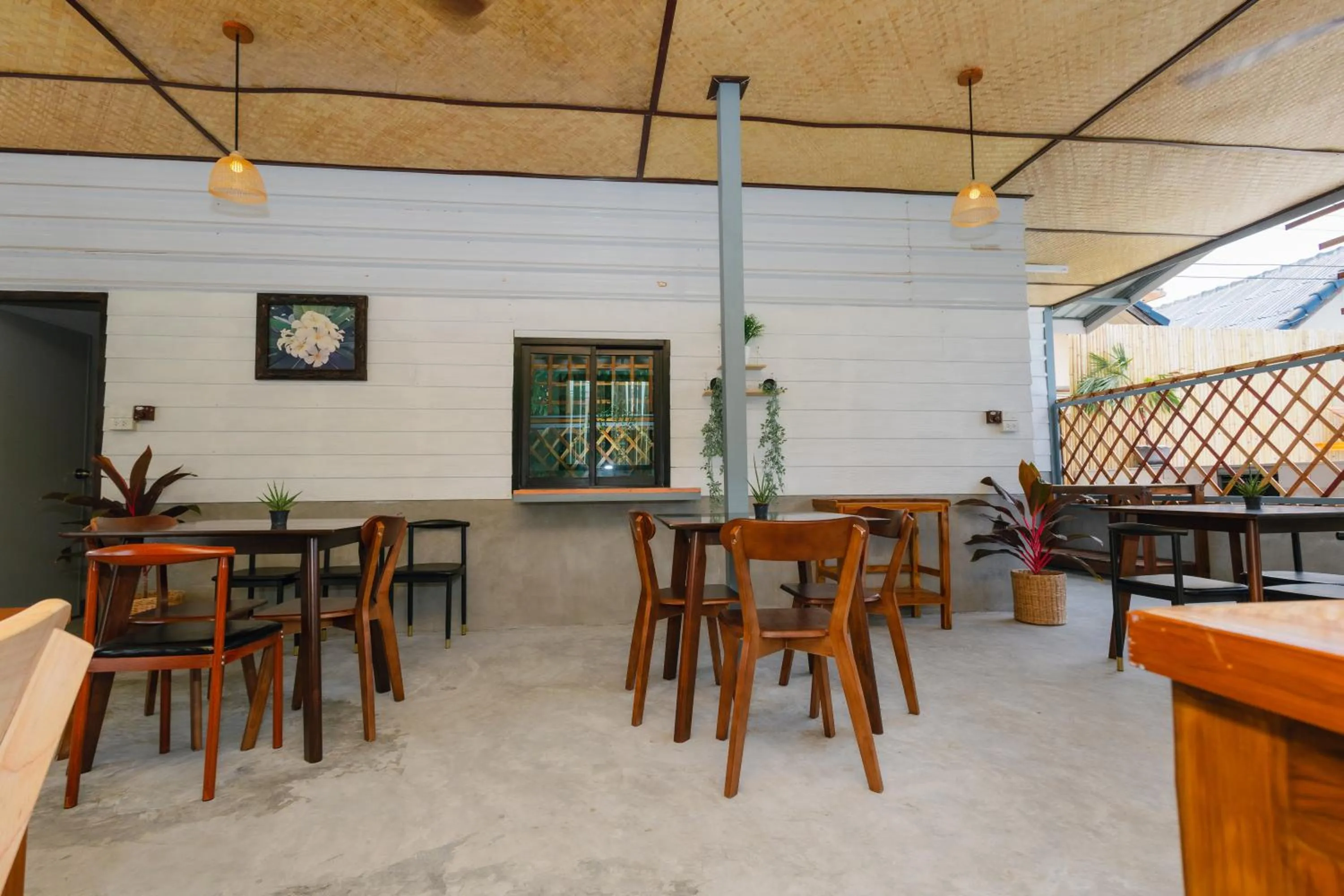 Restaurant/places to eat in Charung by The Sea