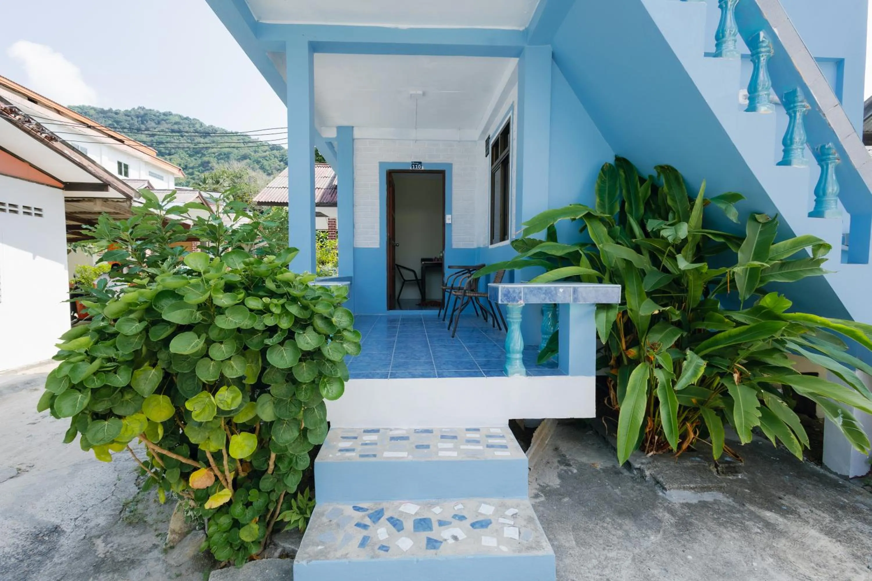 Facade/entrance in Charung by The Sea
