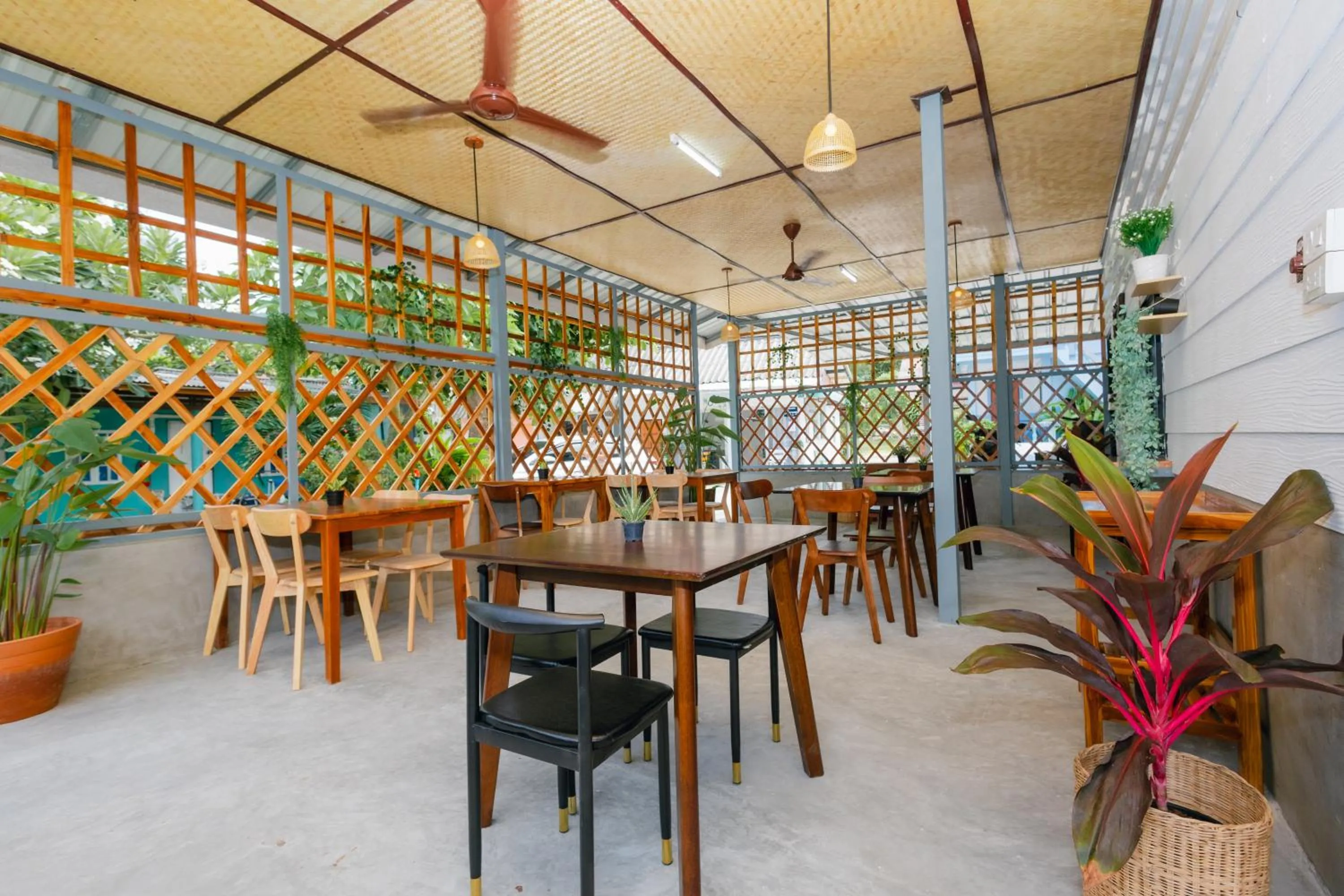 Restaurant/places to eat in Charung by The Sea