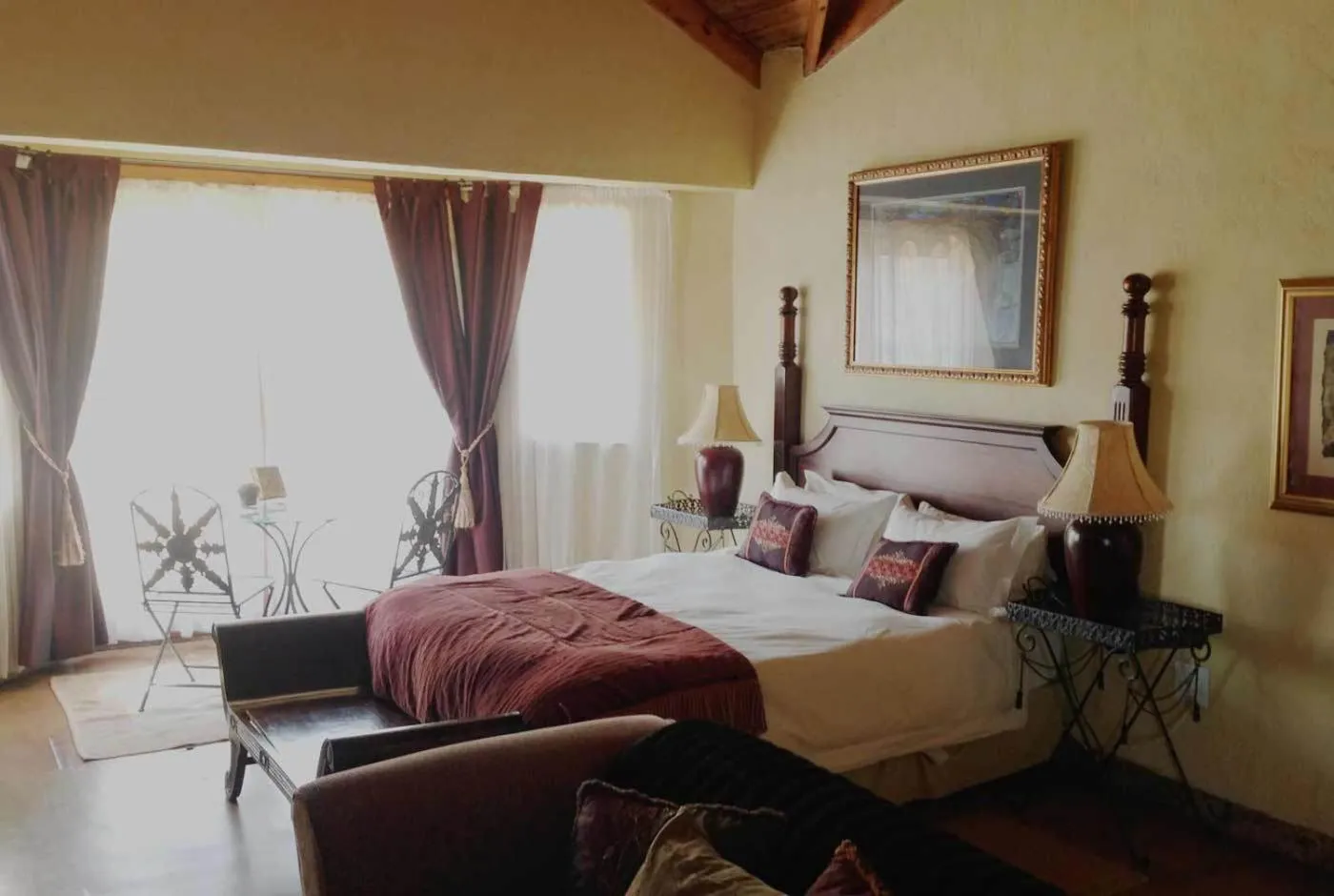 Bedroom, Bed in Fox & Squirrel