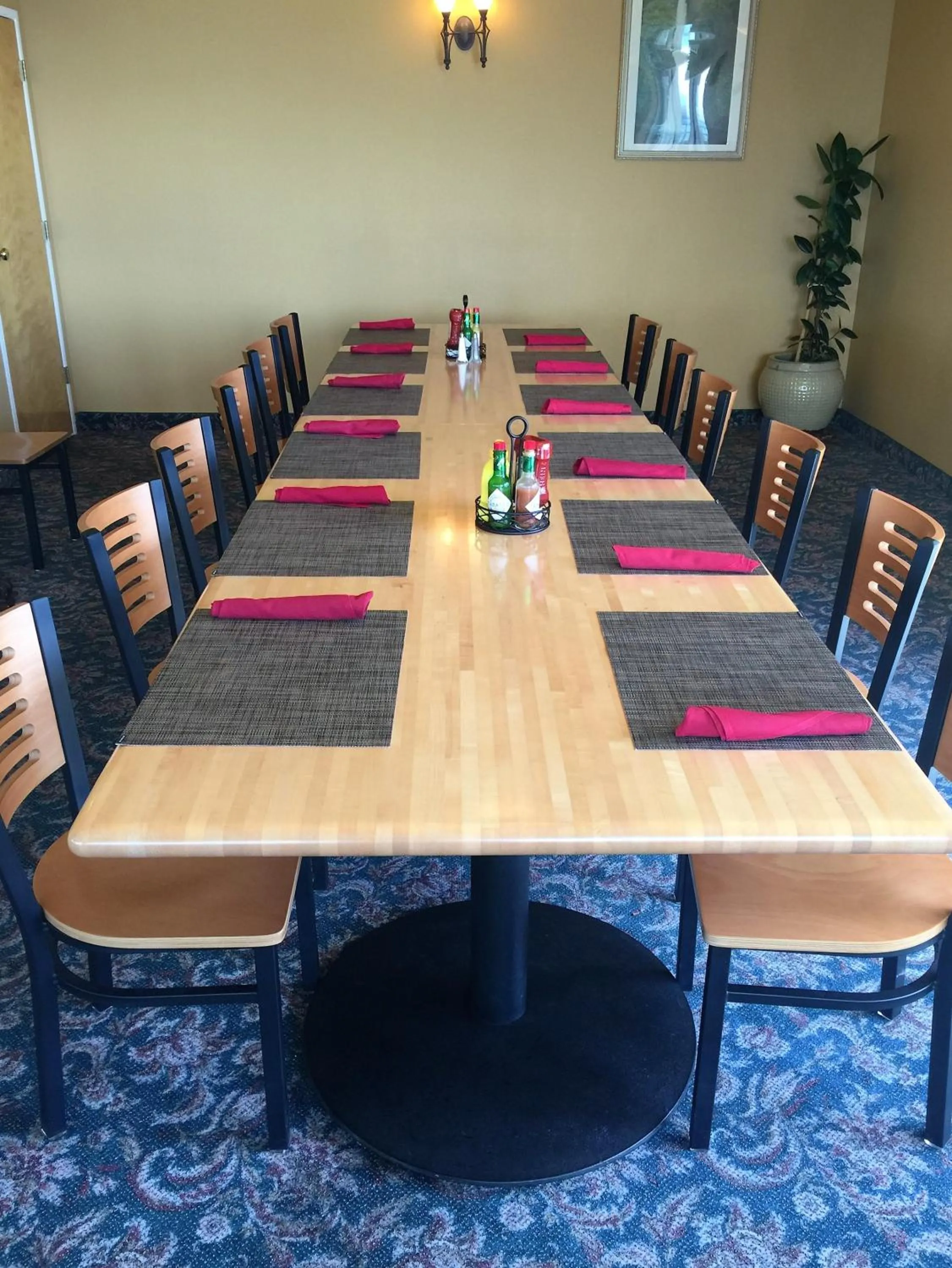 Restaurant/places to eat in River Lodge and Cabins