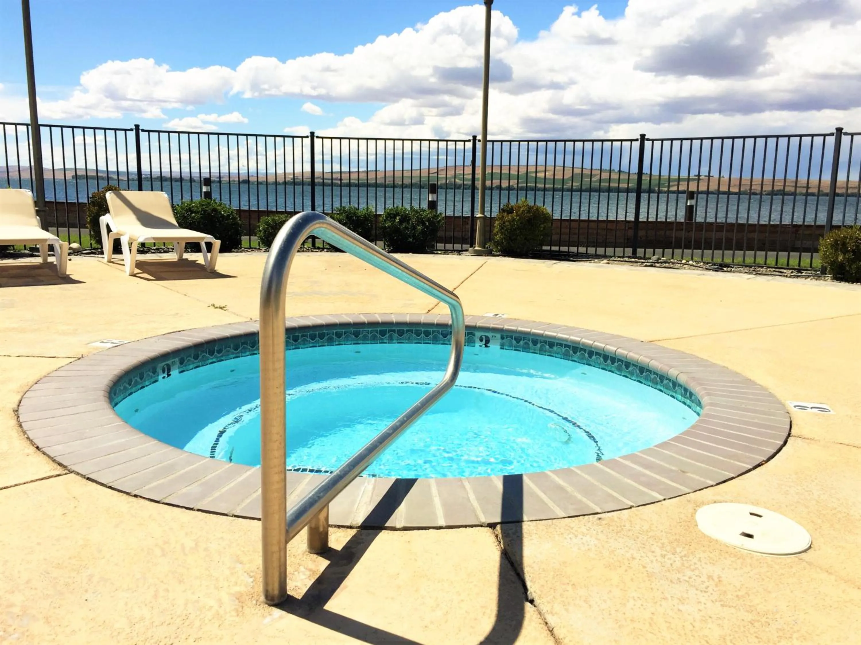 Hot Tub in River Lodge and Cabins
