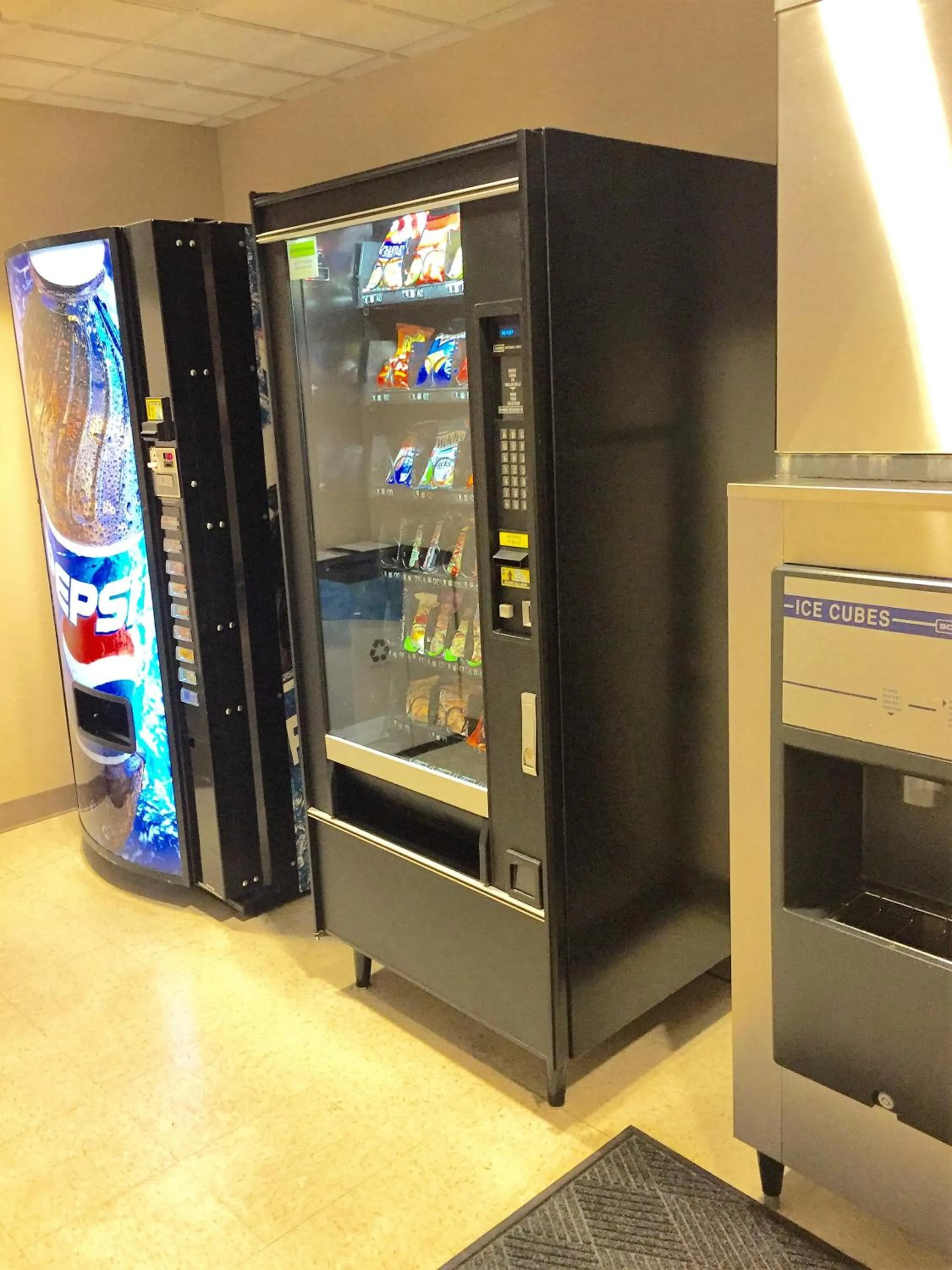 Food and drinks in River Lodge and Cabins