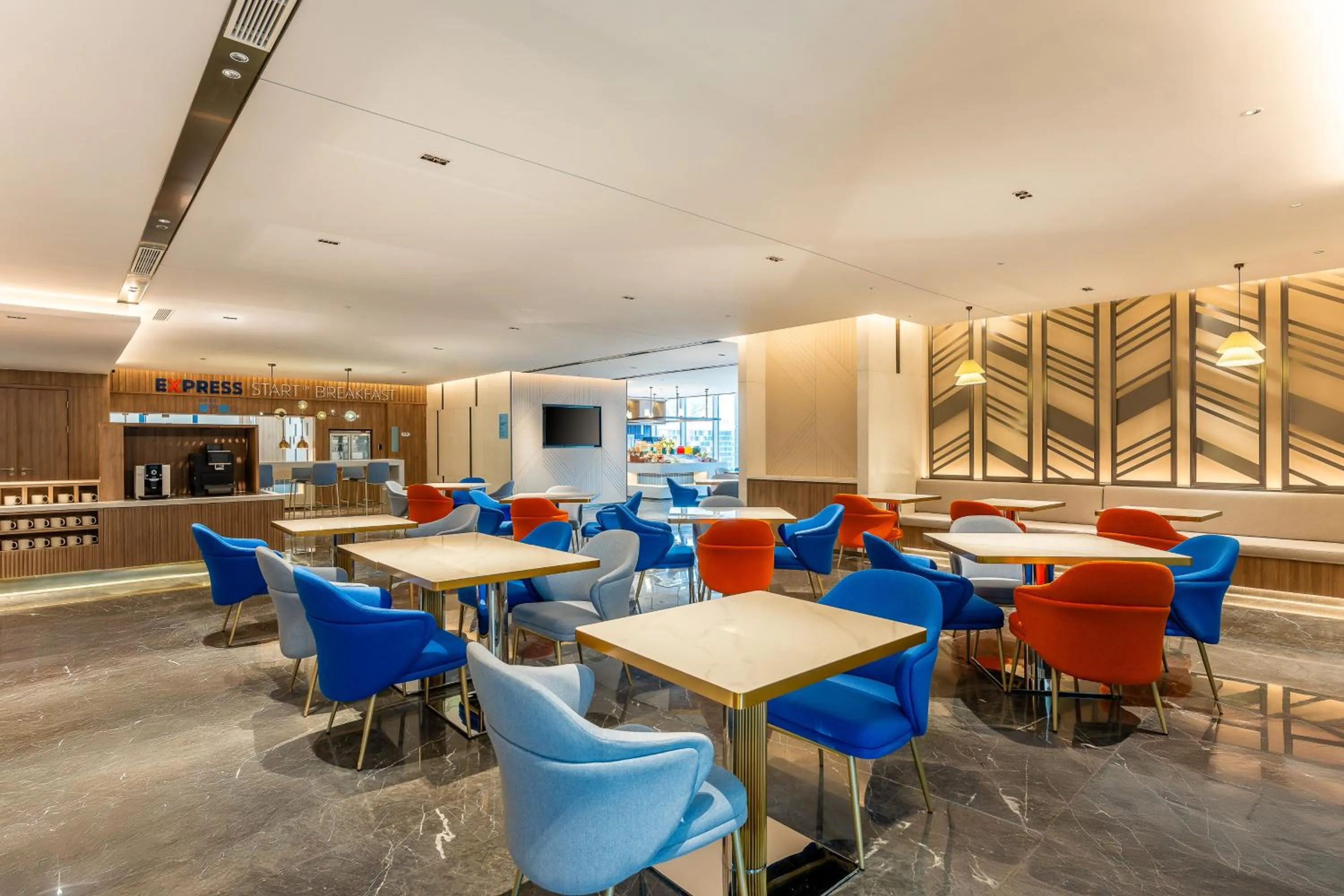 Restaurant/places to eat in Holiday Inn Express Shenzhen Guangming by IHG