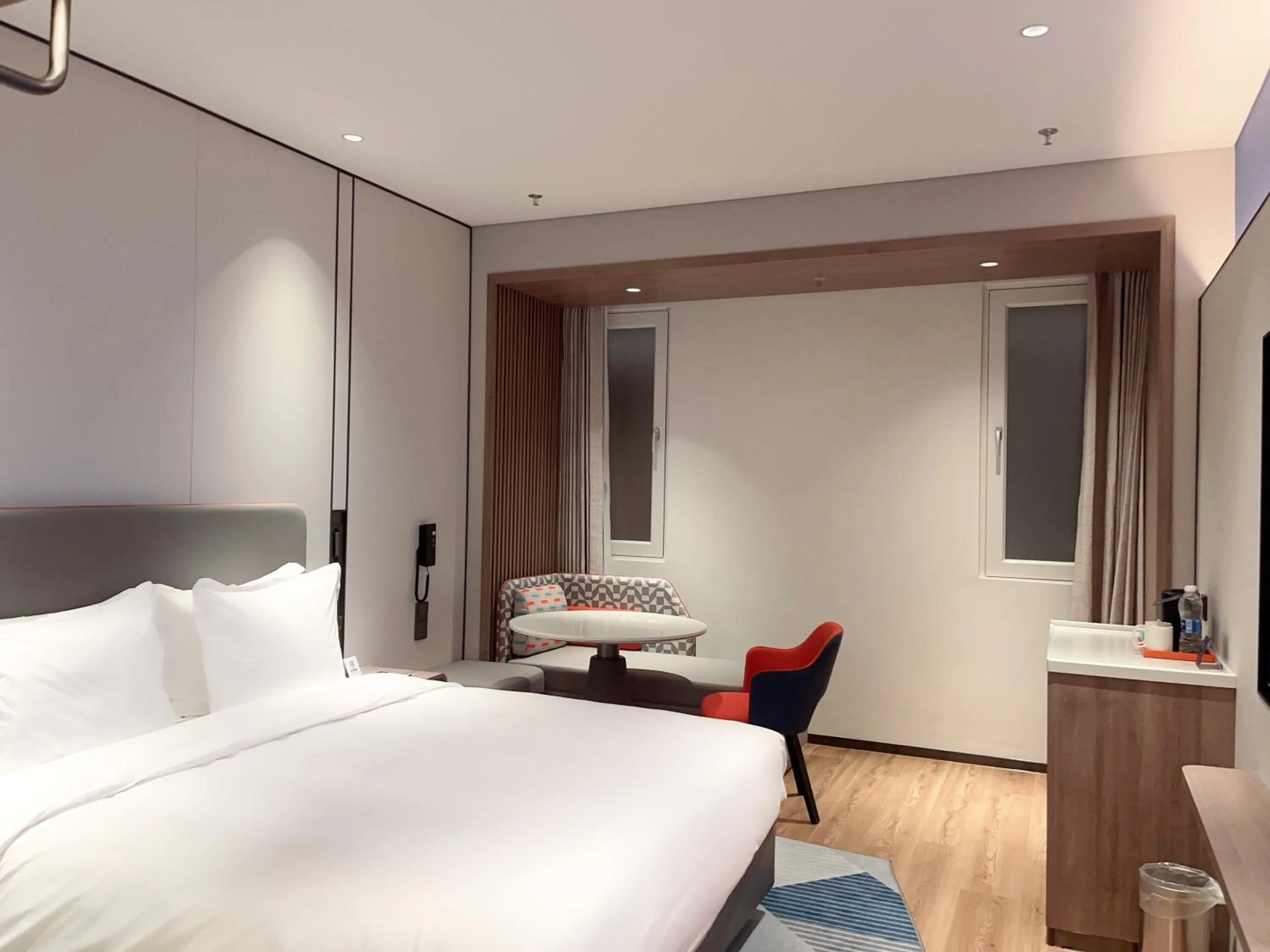 Photo of the whole room, Bed in Holiday Inn Express Shenzhen Guangming by IHG