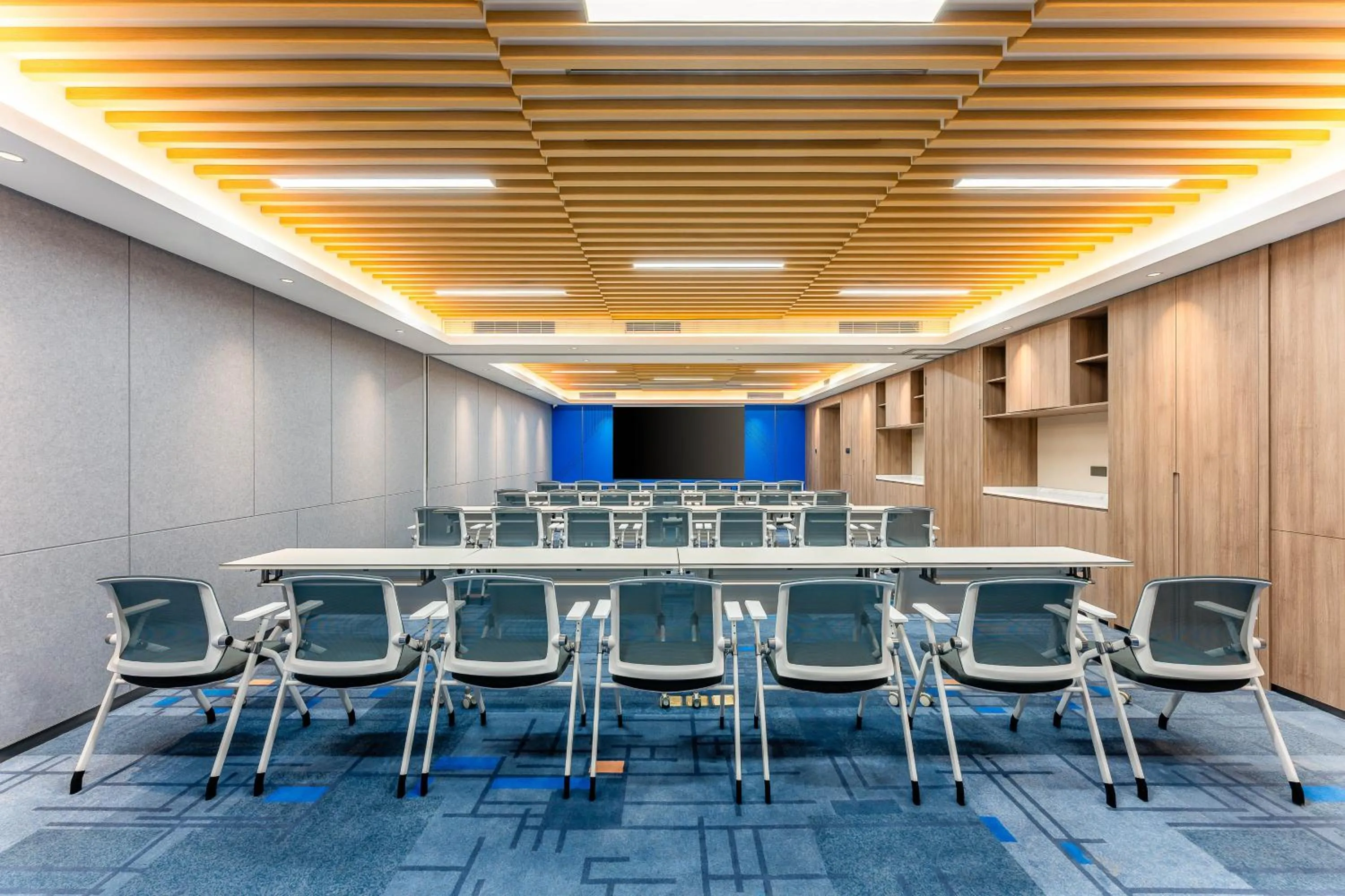 Meeting/conference room in Holiday Inn Express Shenzhen Guangming by IHG
