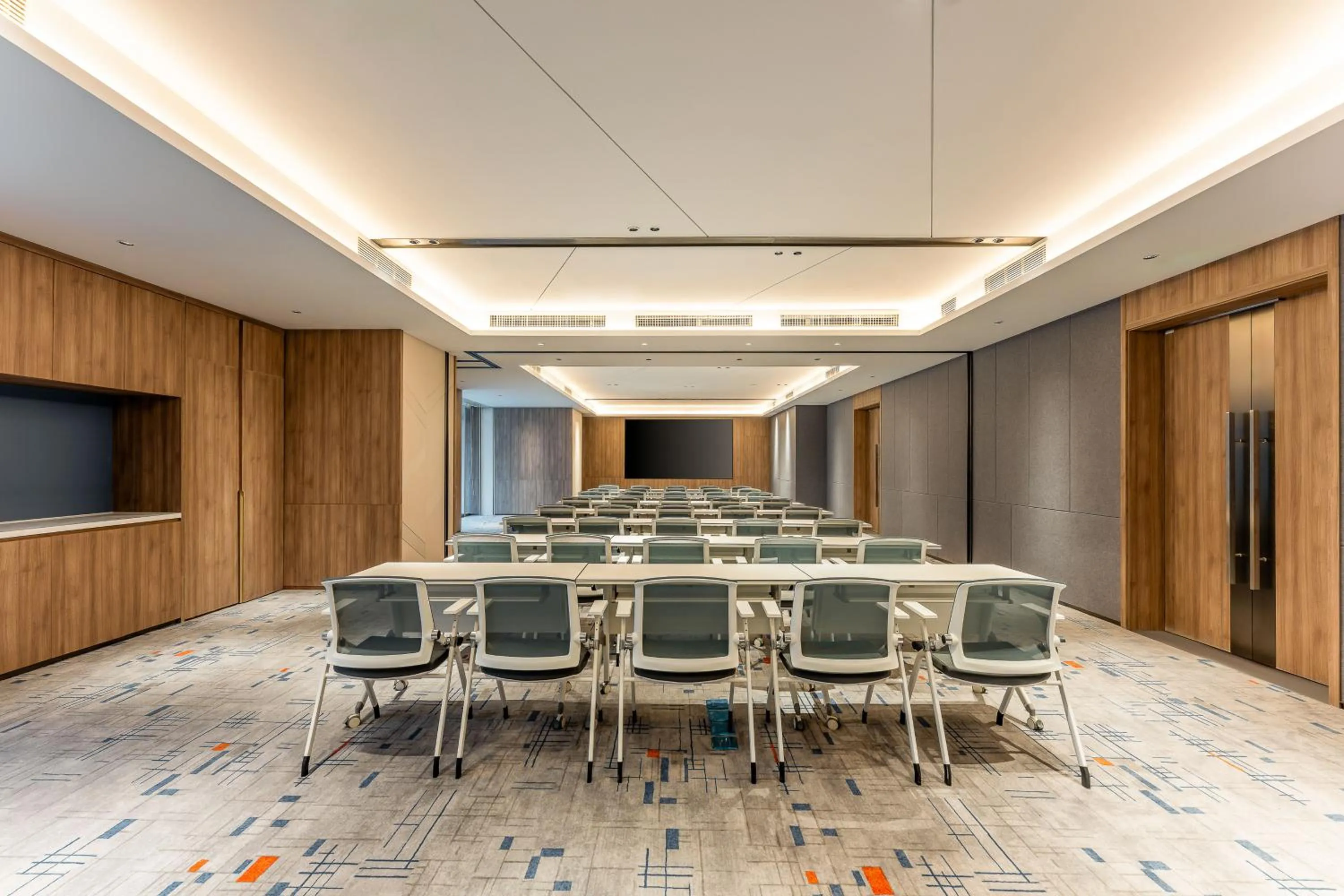 Meeting/conference room in Holiday Inn Express Shenzhen Guangming by IHG