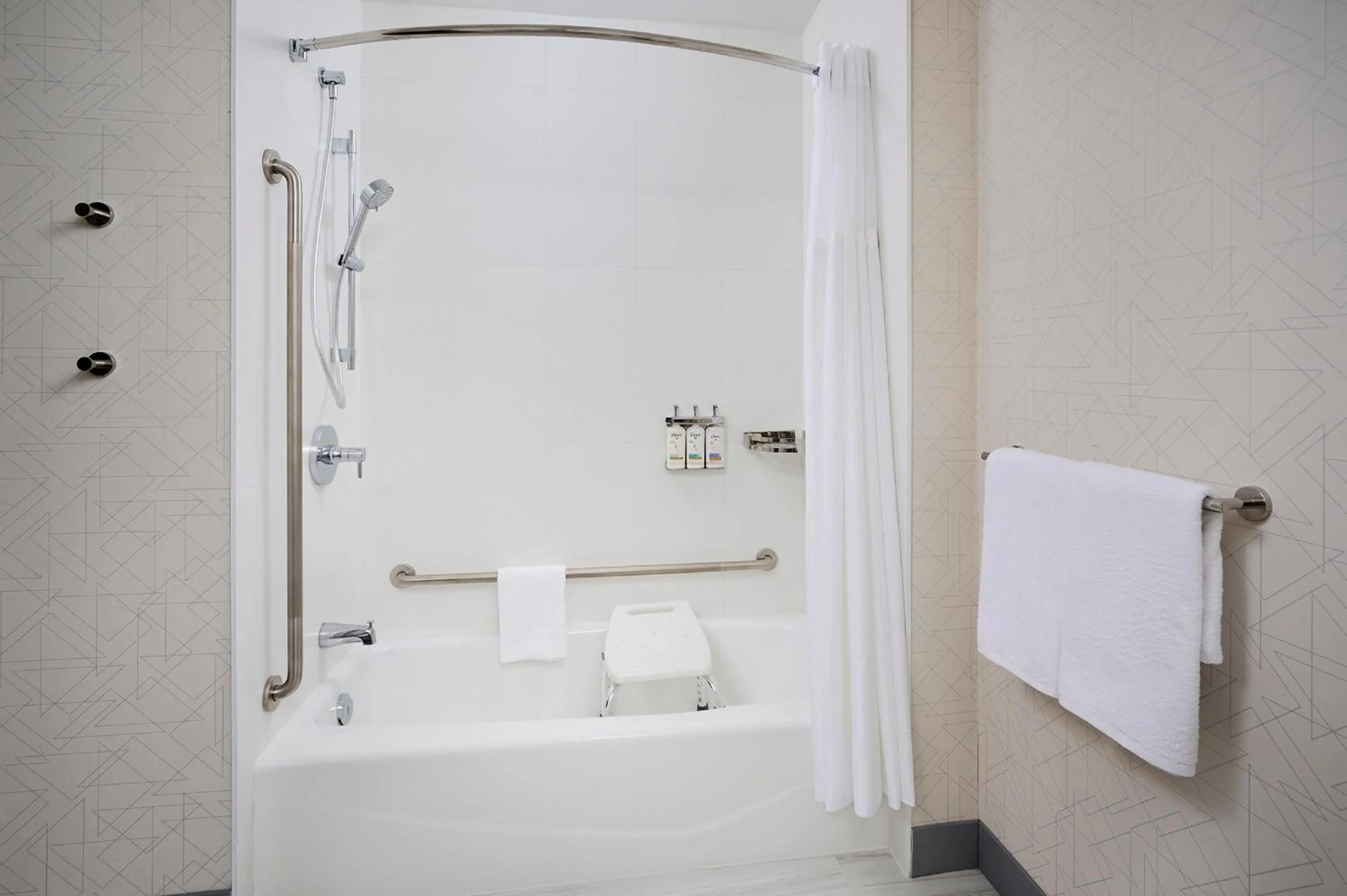 Photo of the whole room in Holiday Inn Express Hamilton - Upper James by IHG