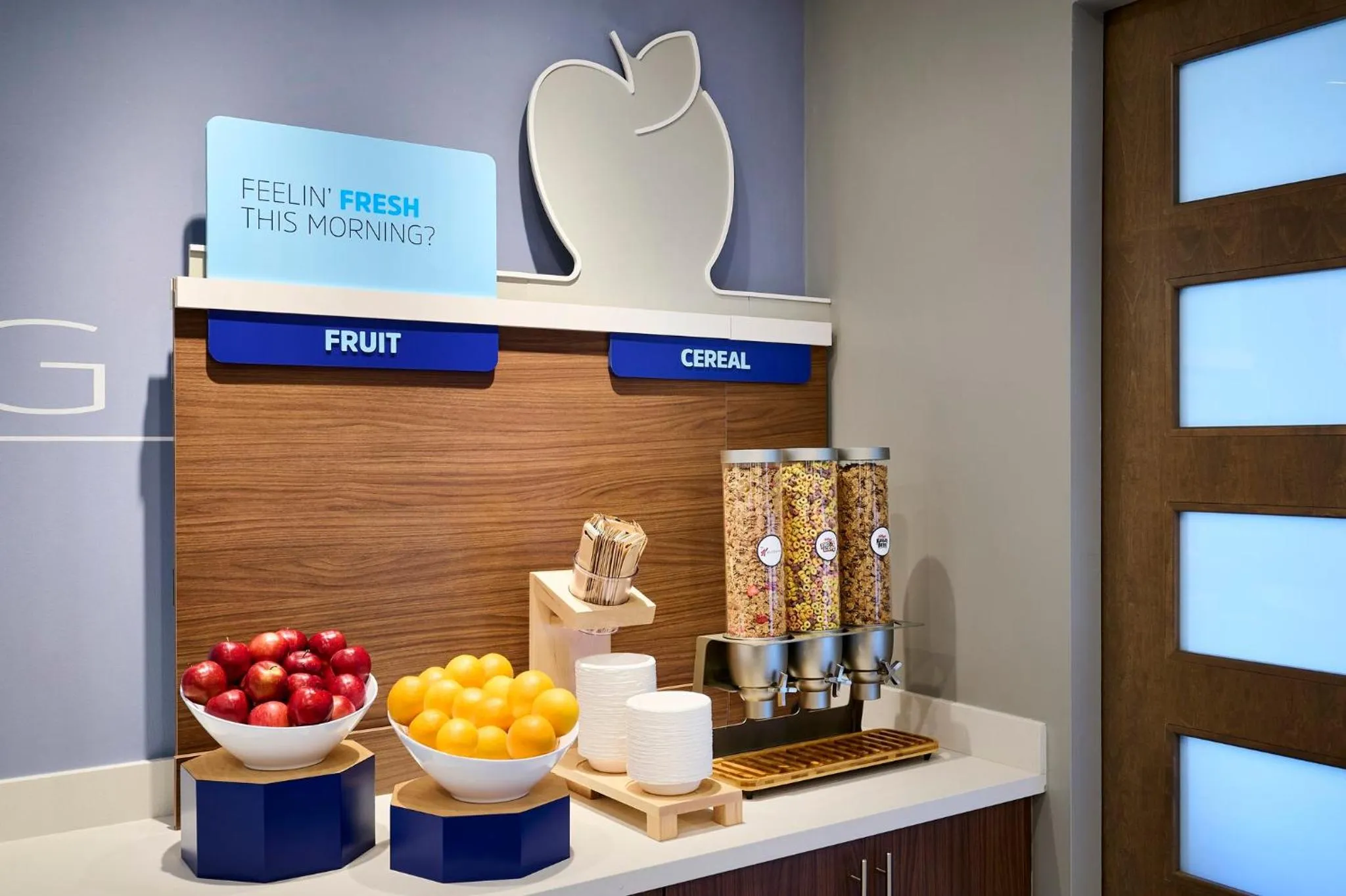 Breakfast in Holiday Inn Express Hamilton - Upper James by IHG