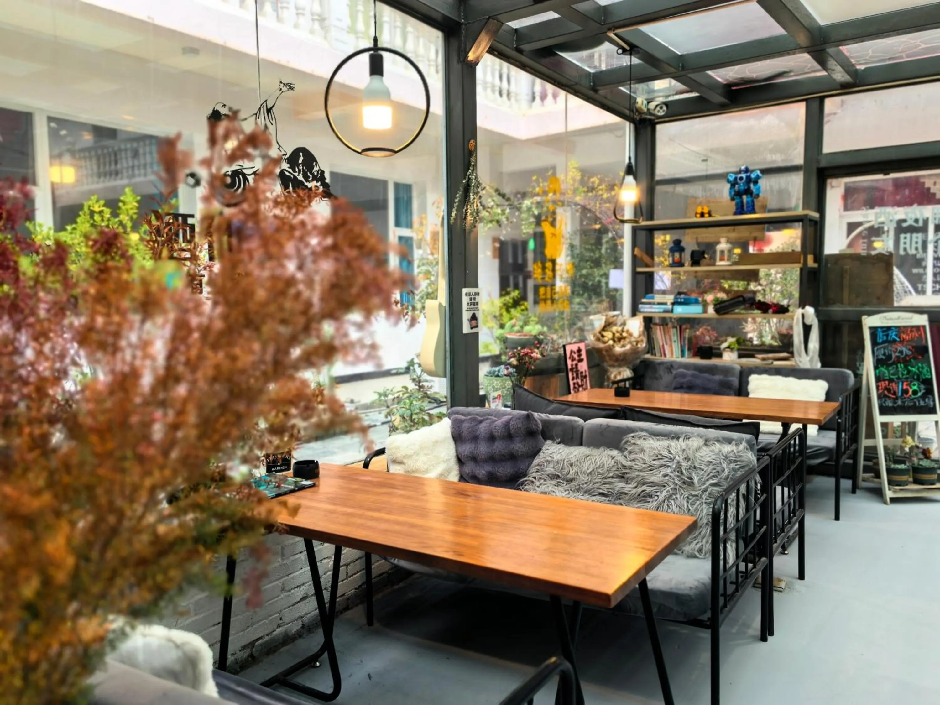 Communal lounge/ TV room in Shangri-La Chudengshuo Homestay楚登硕民宿