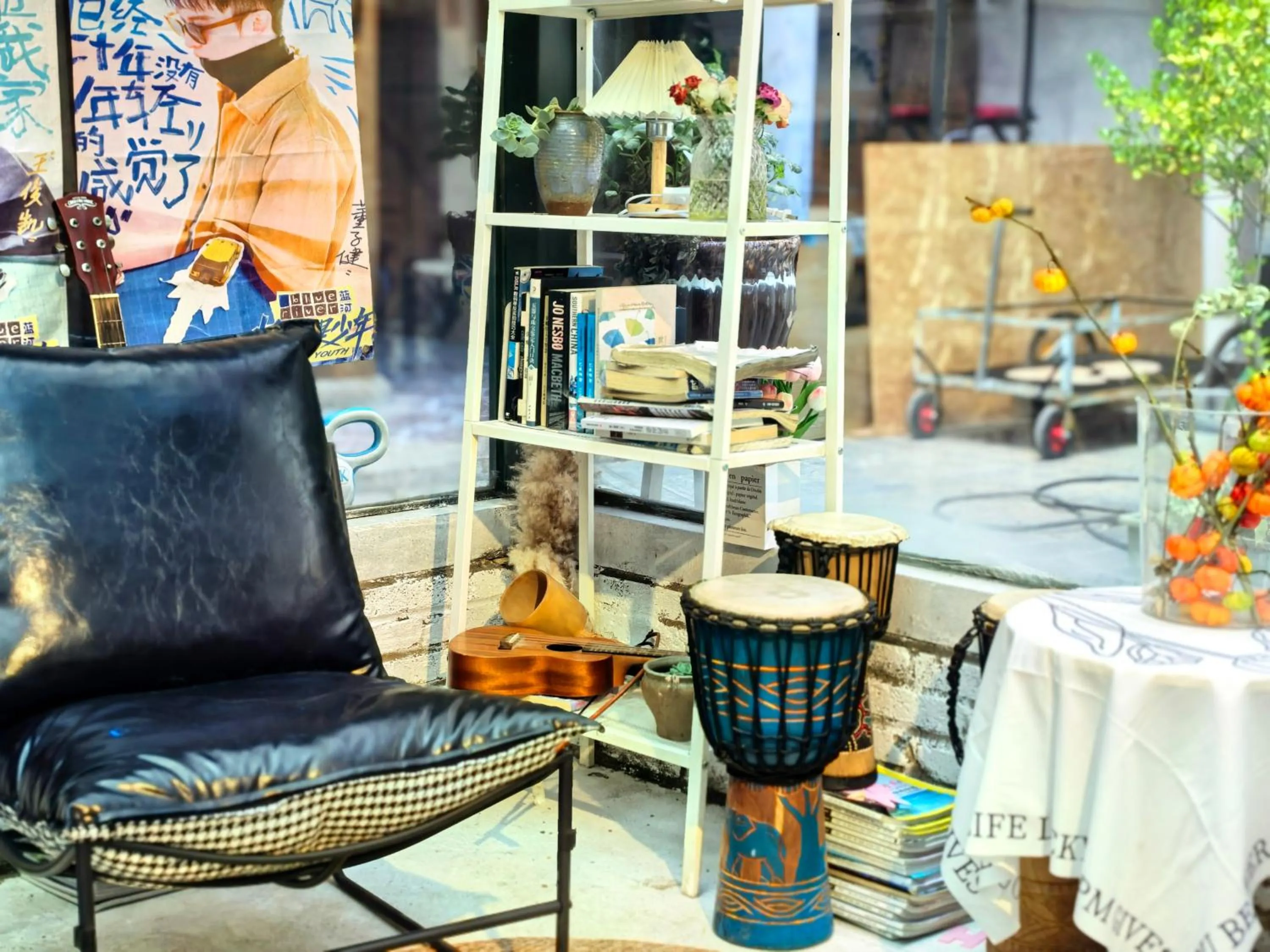 Communal lounge/ TV room in Shangri-La Chudengshuo Homestay楚登硕民宿