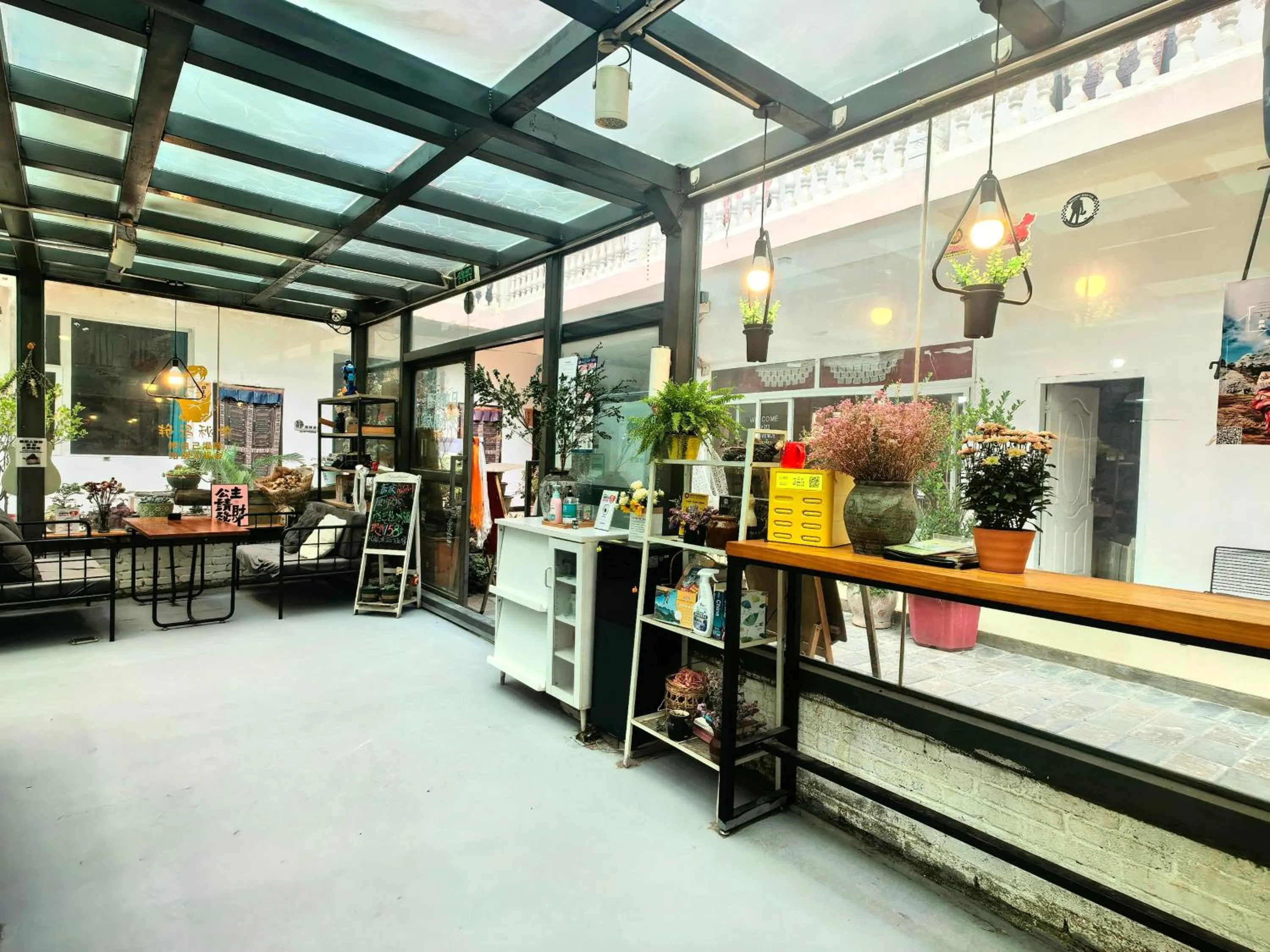 Communal lounge/ TV room in Shangri-La Chudengshuo Homestay楚登硕民宿