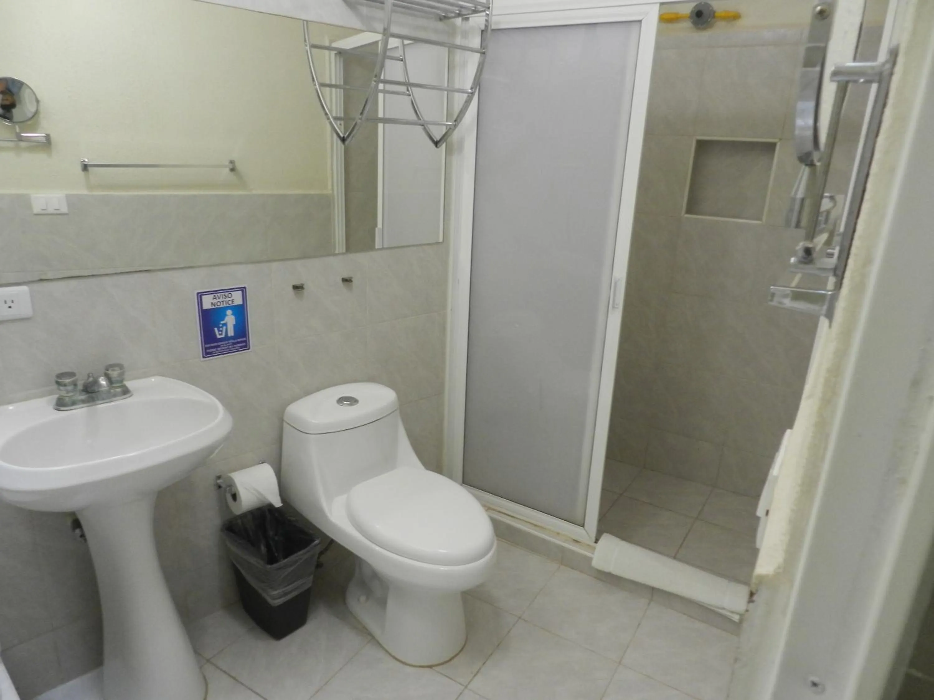 Shower in Tulipanes Cancun