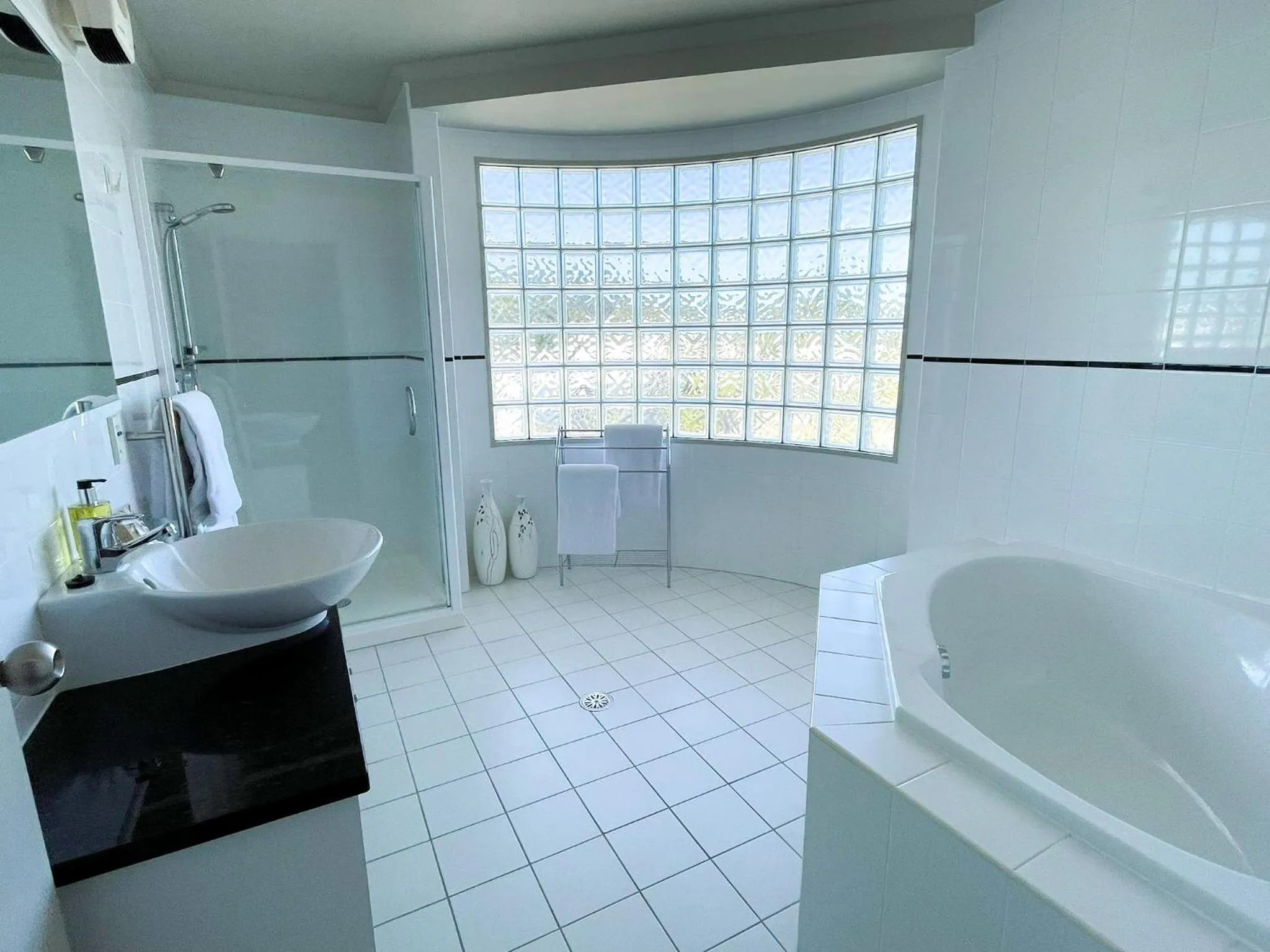 Bathroom in Ocean Breeze Resort Pauanui