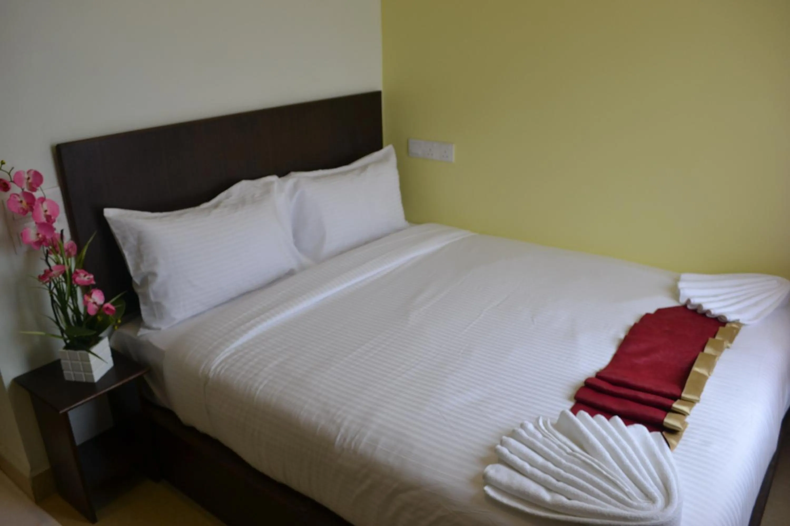 Bed in DR Hotel Penang