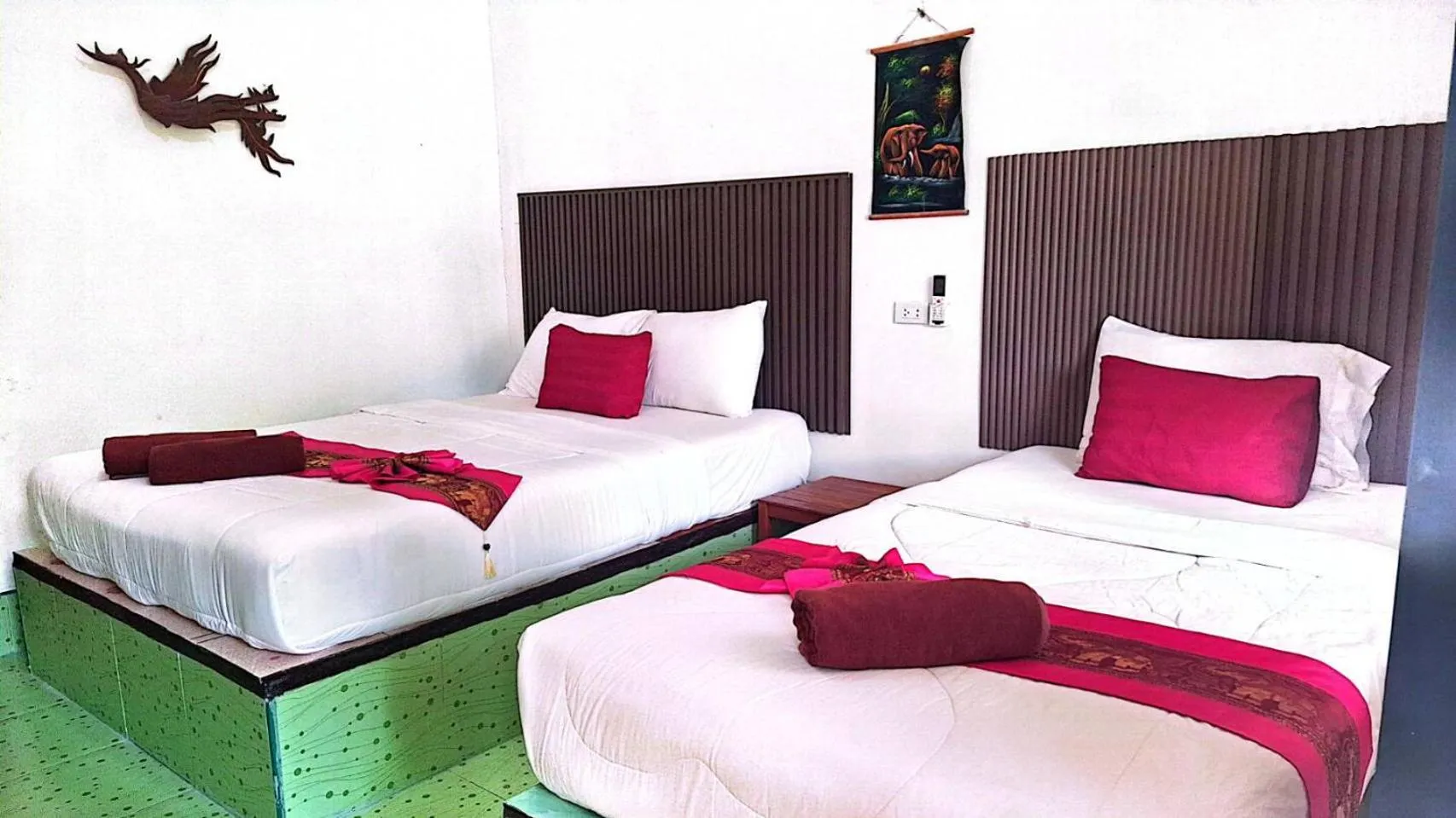 Bed in Lanta Maikeaw Bungalow