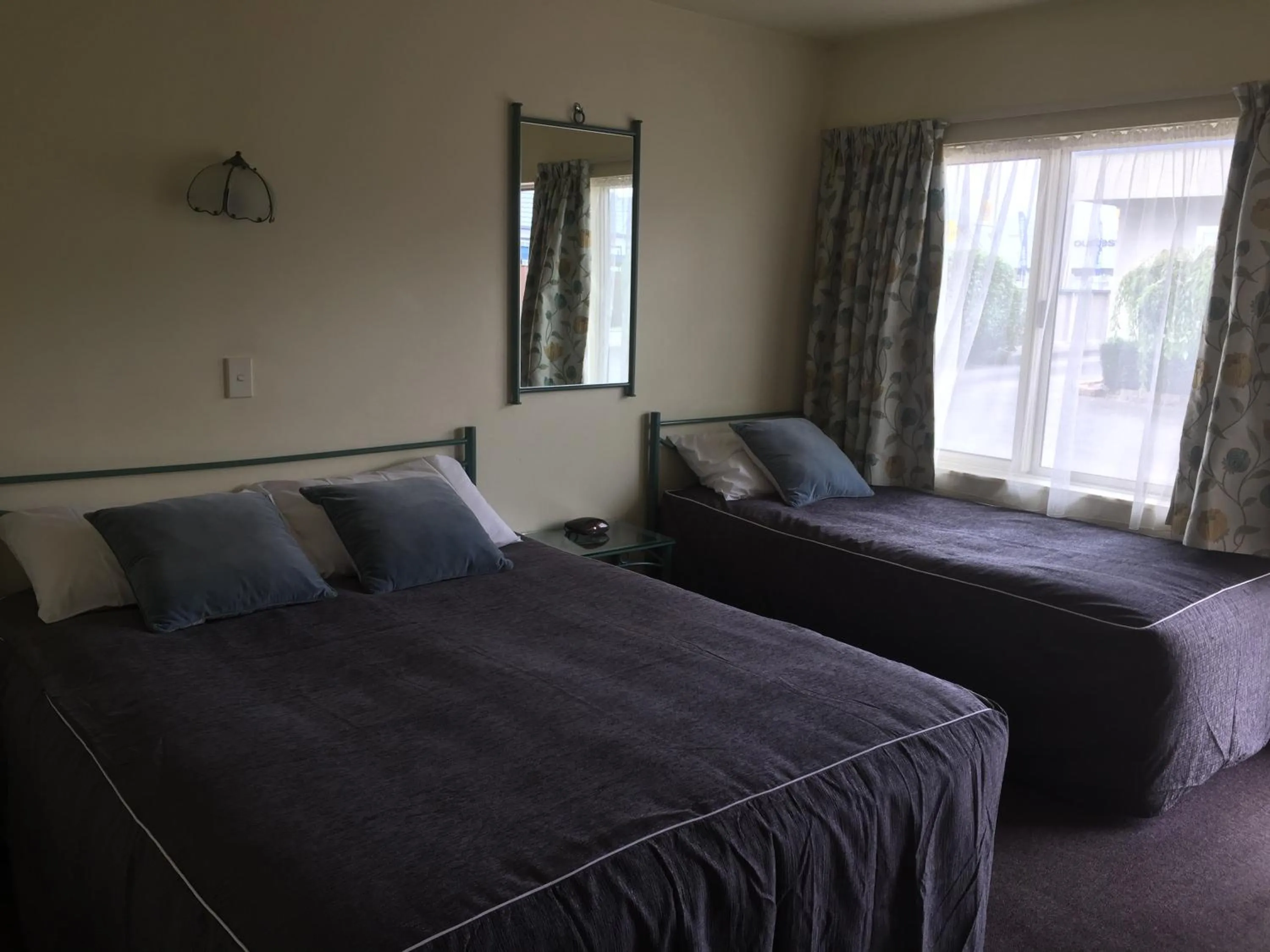 Bed in Bentons Motel