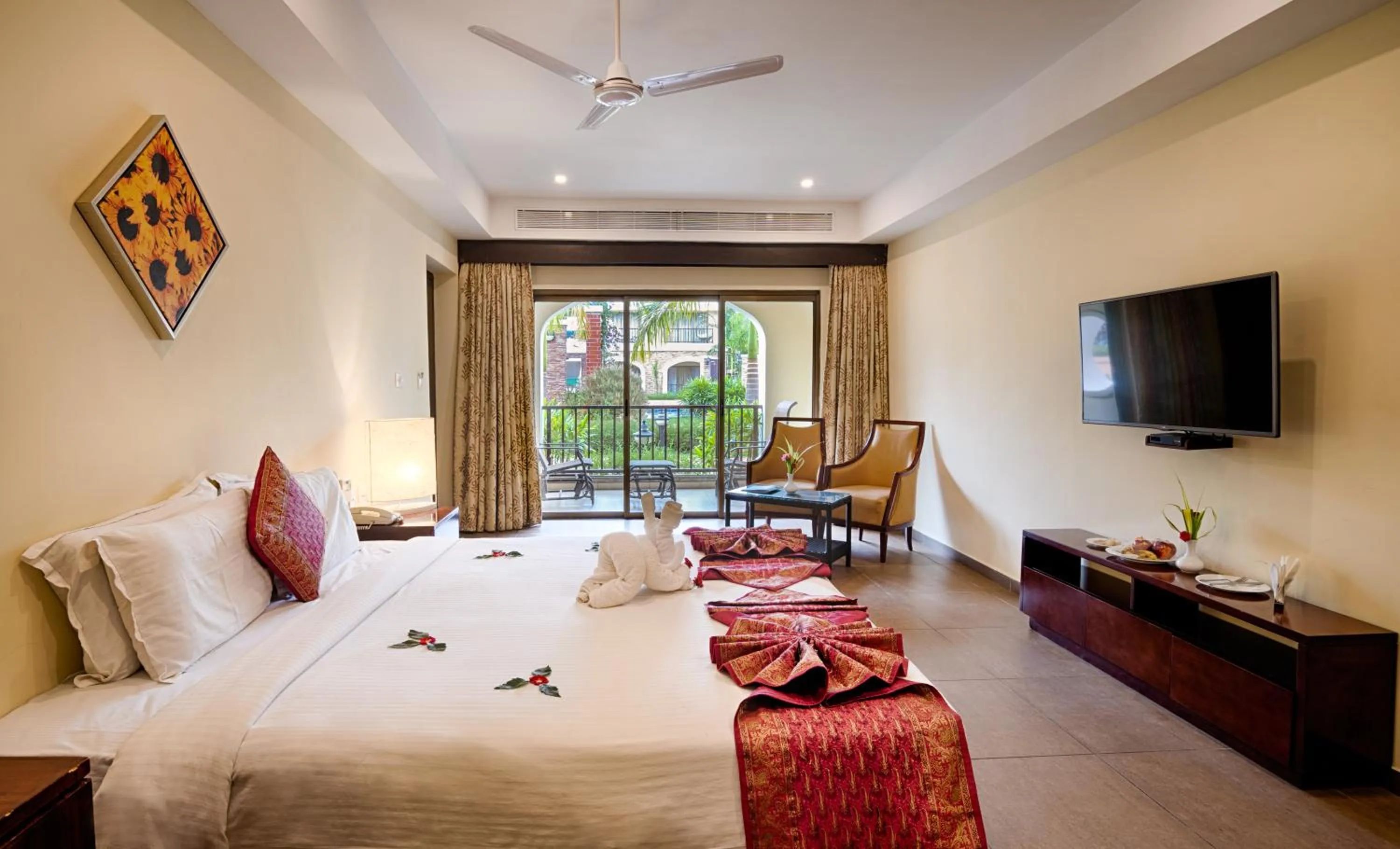 TV and multimedia, Bed in Grand Serenaa Hotel & Resorts, Auroville