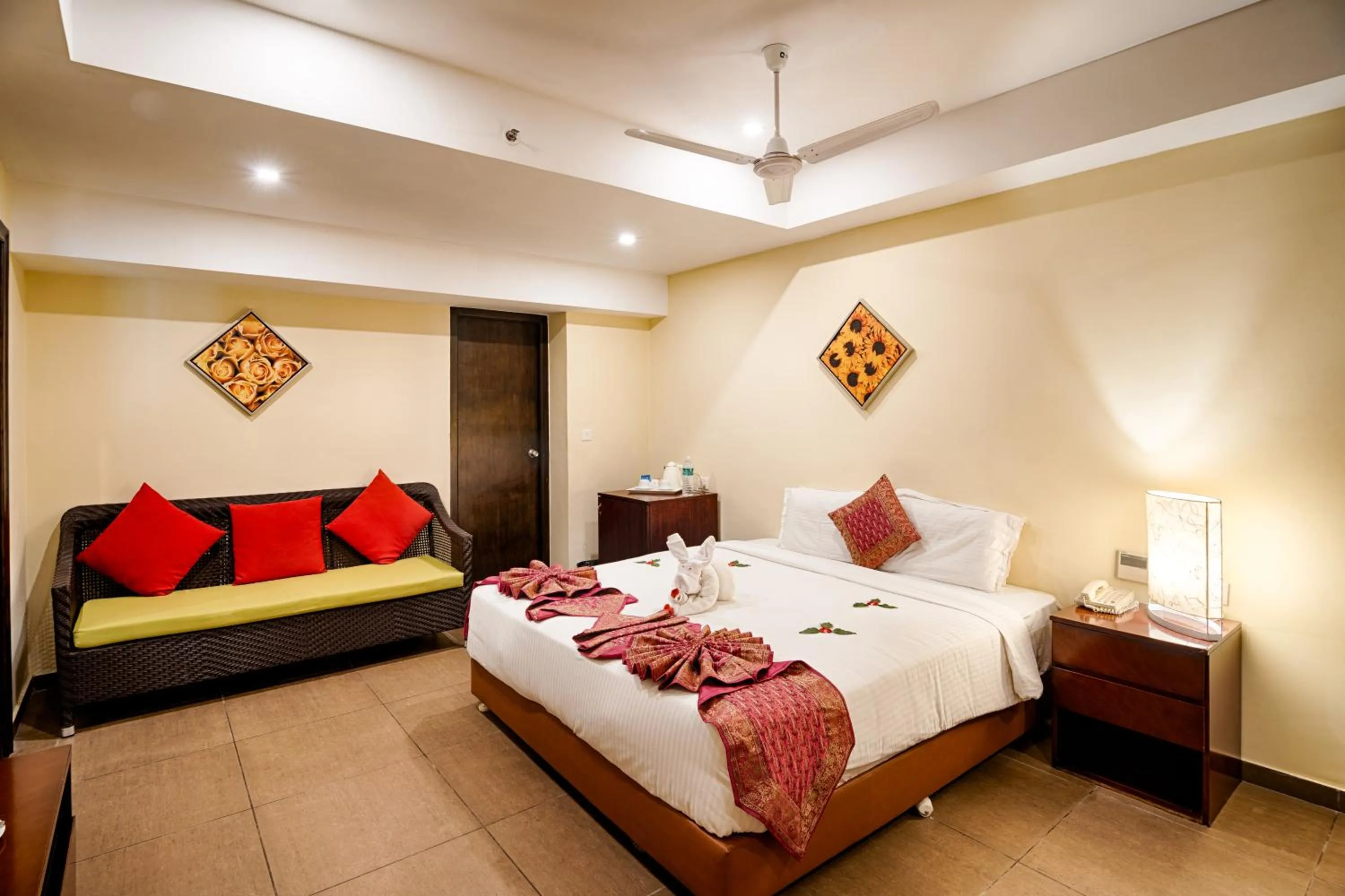 Bedroom, Bed in Grand Serenaa Hotel & Resorts, Auroville