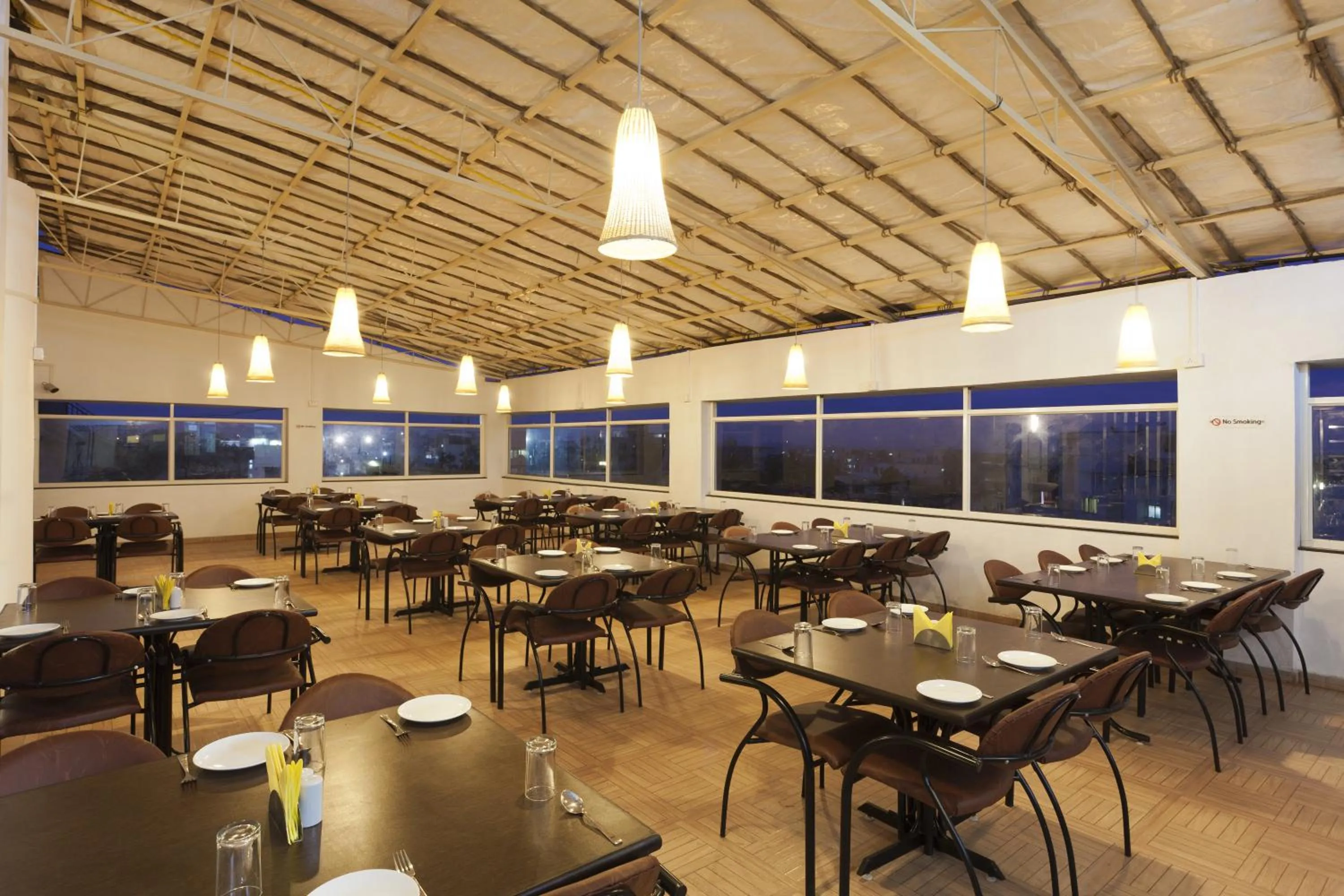 Restaurant/places to eat in Hotel Atria, Kolhapur