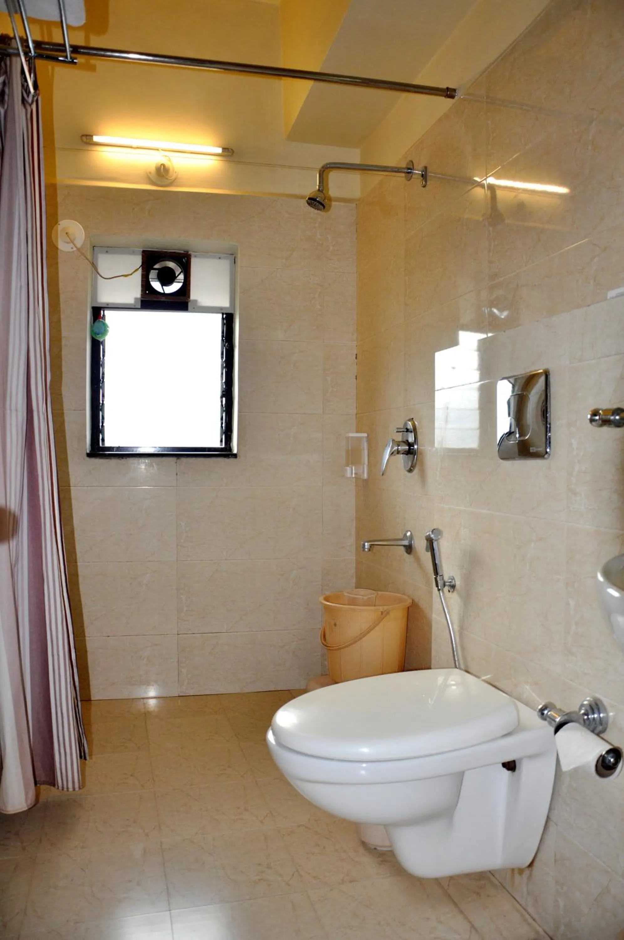Shower in Hotel Atria, Kolhapur
