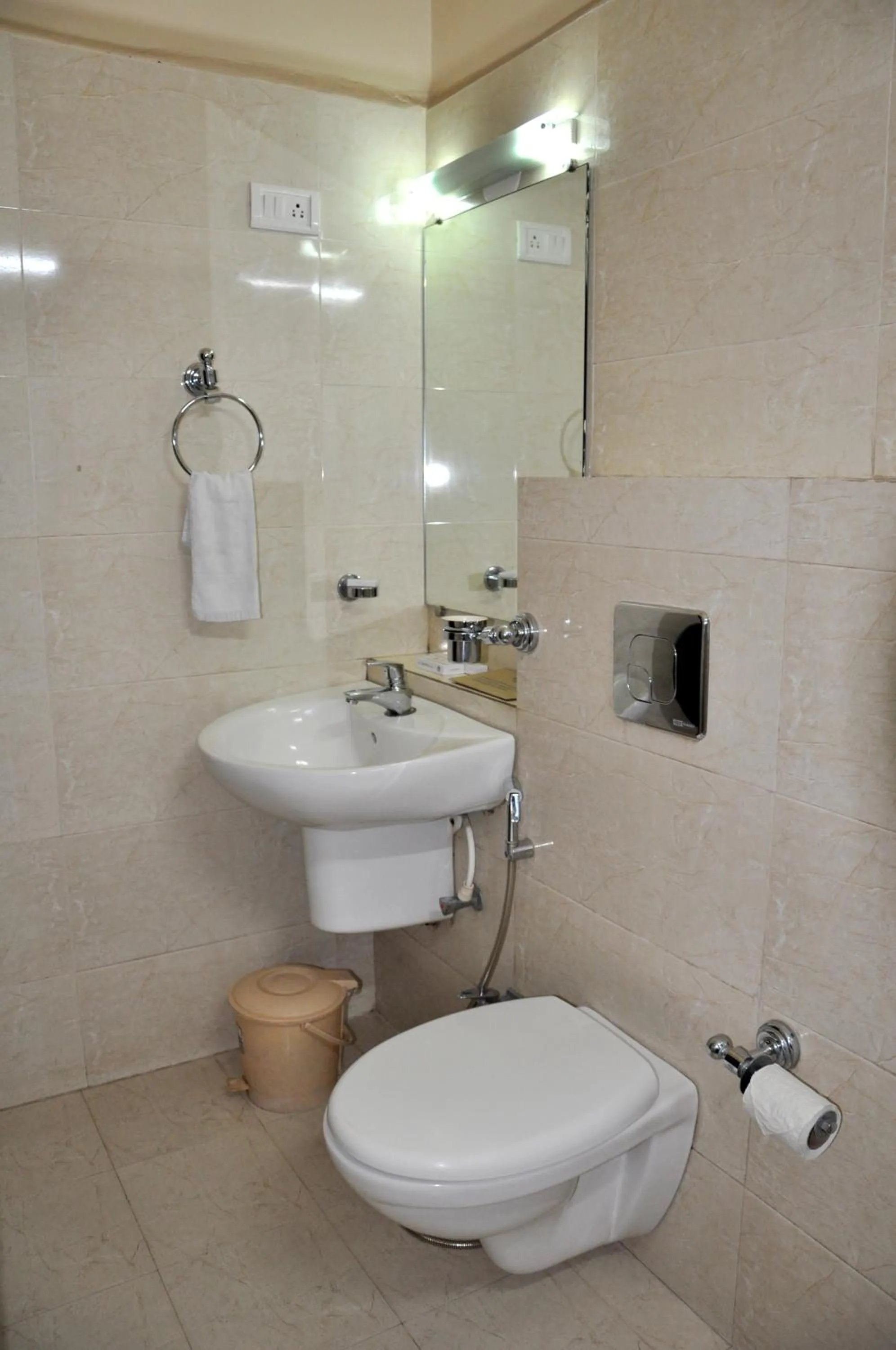 Toilet in Hotel Atria, Kolhapur