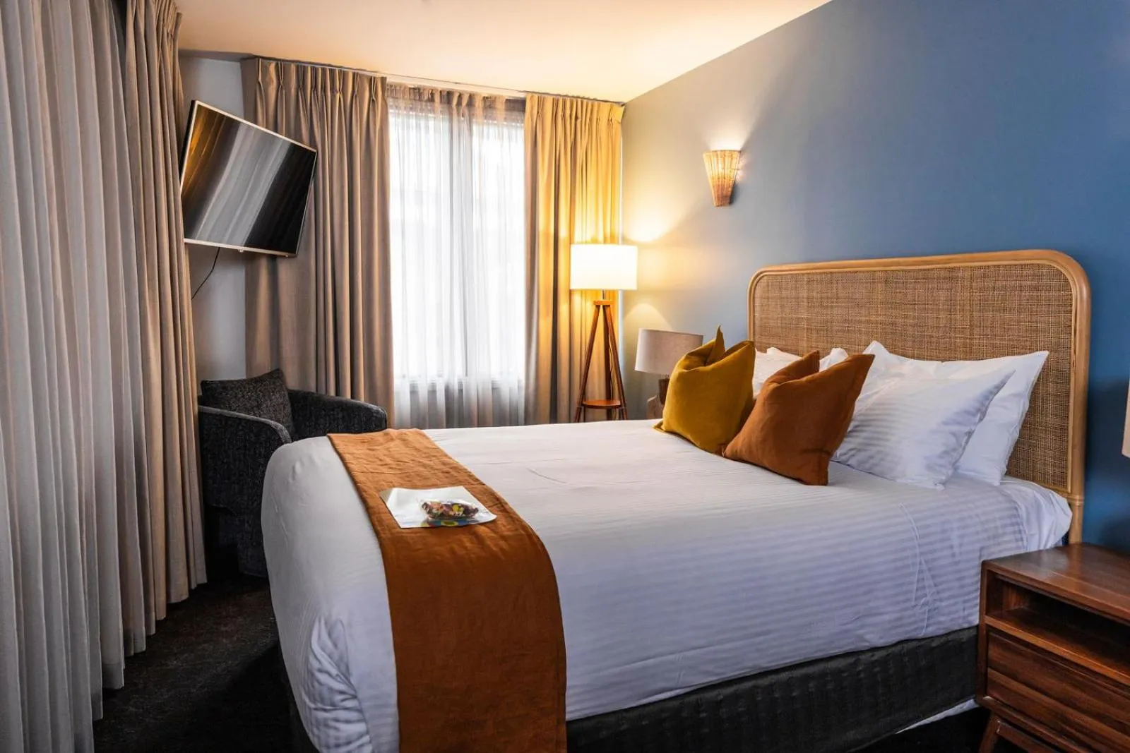 Bedroom, Bed in The Lucky Hotel