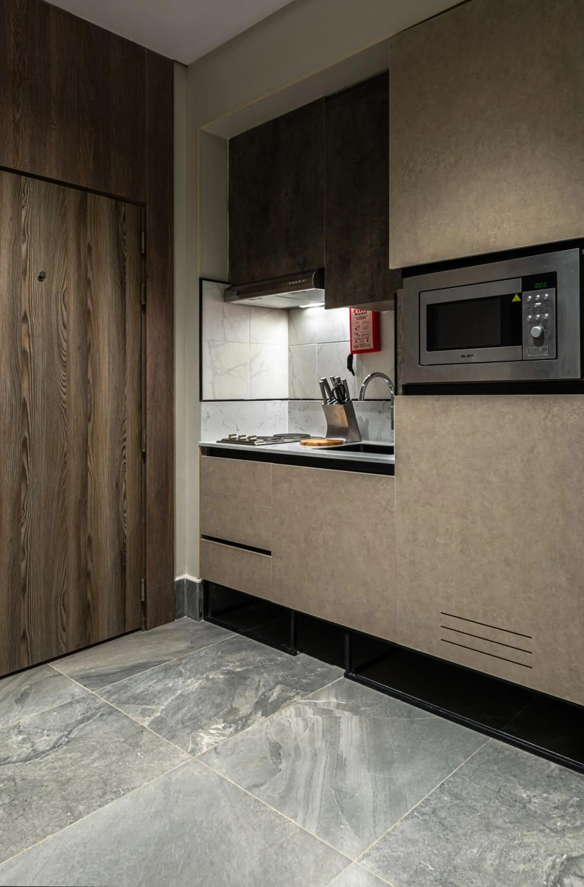 Kitchen or kitchenette in Ewaa Express Hotel - Abha