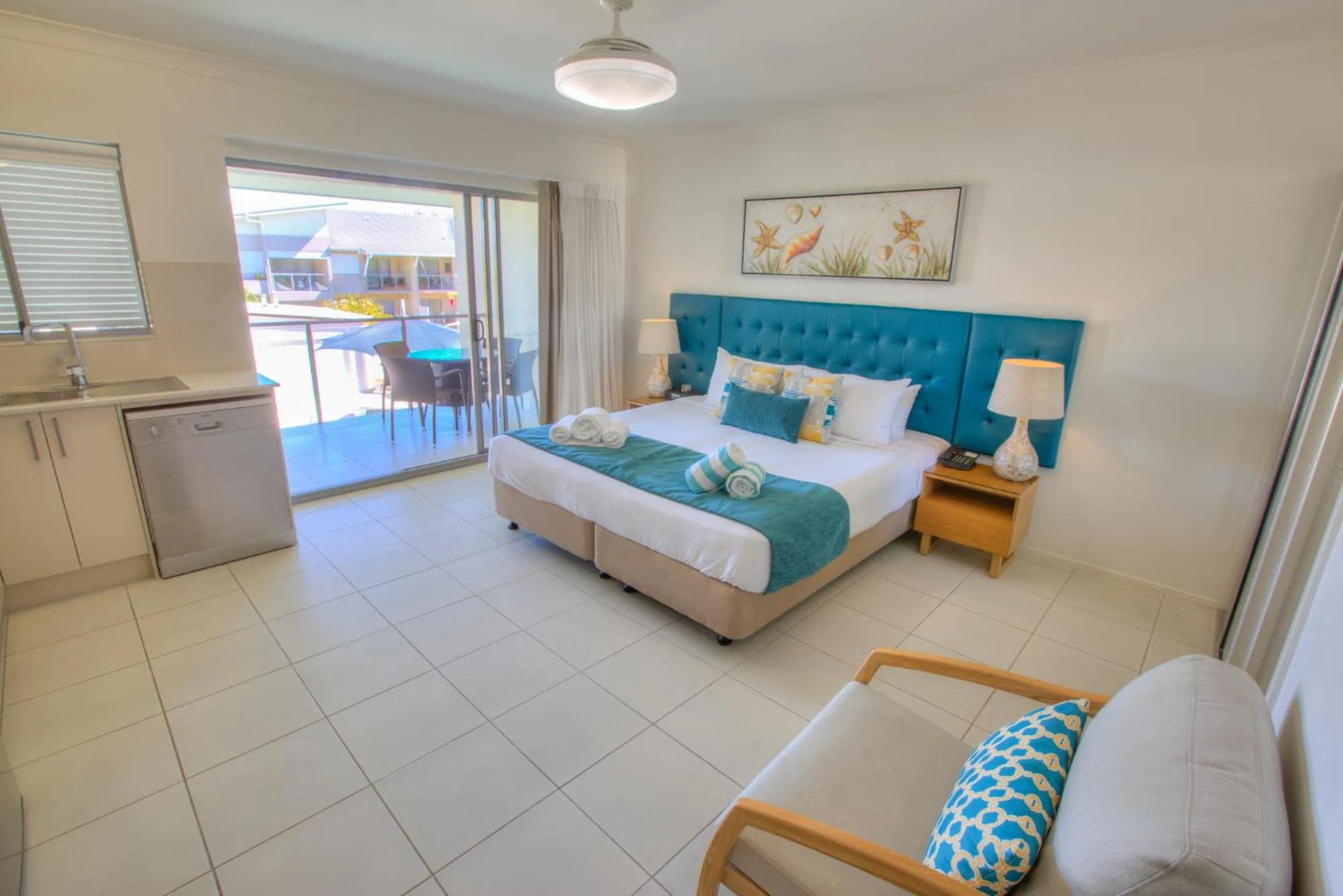 Bedroom, Bed in 1770 Lagoons Central Apartment Resort Official