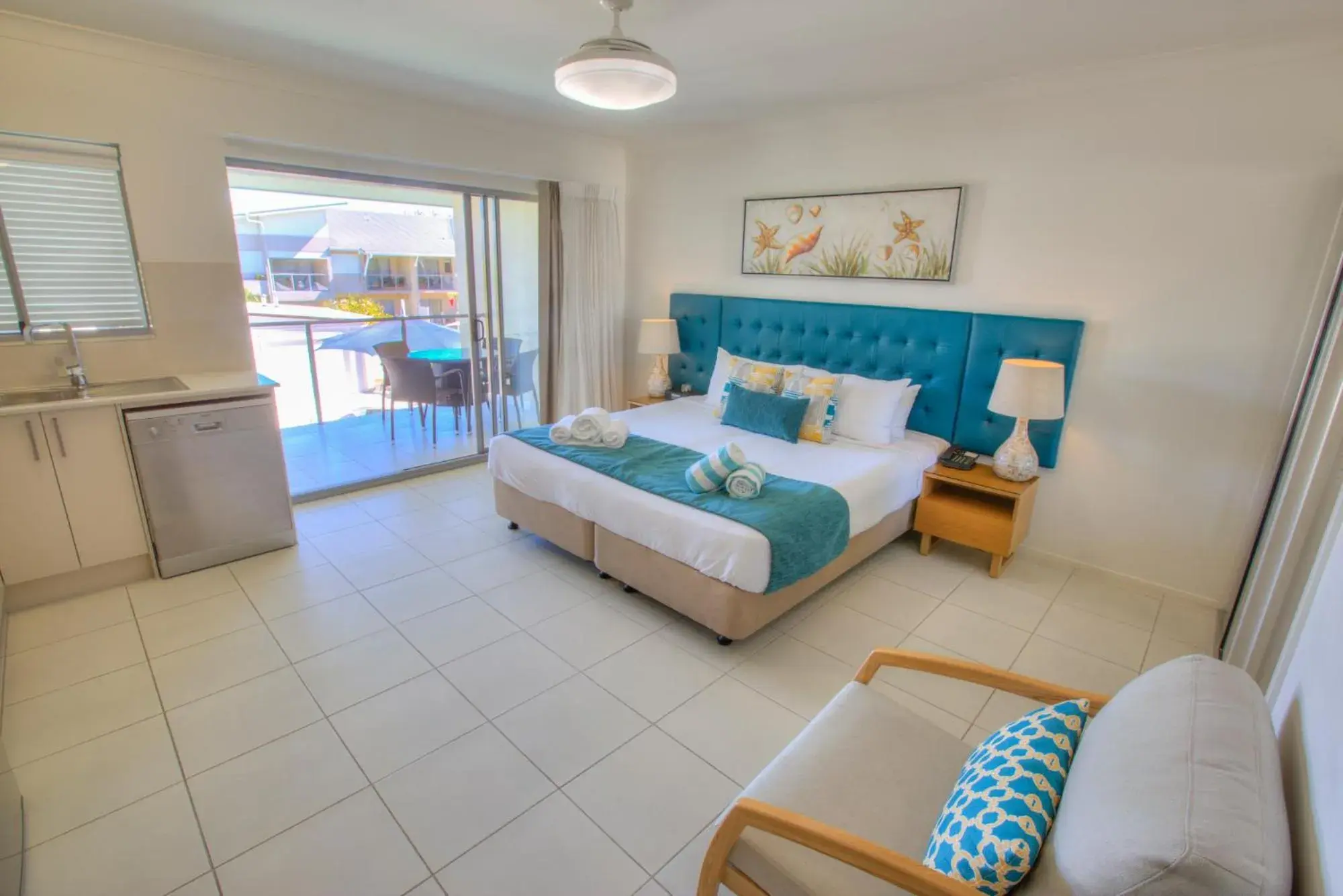 Executive King Studio with Pool View in 1770 Lagoons Central Apartment Resort Official Executive King Studio with Pool View in 1770 Lagoons Central Apartment Resort Official