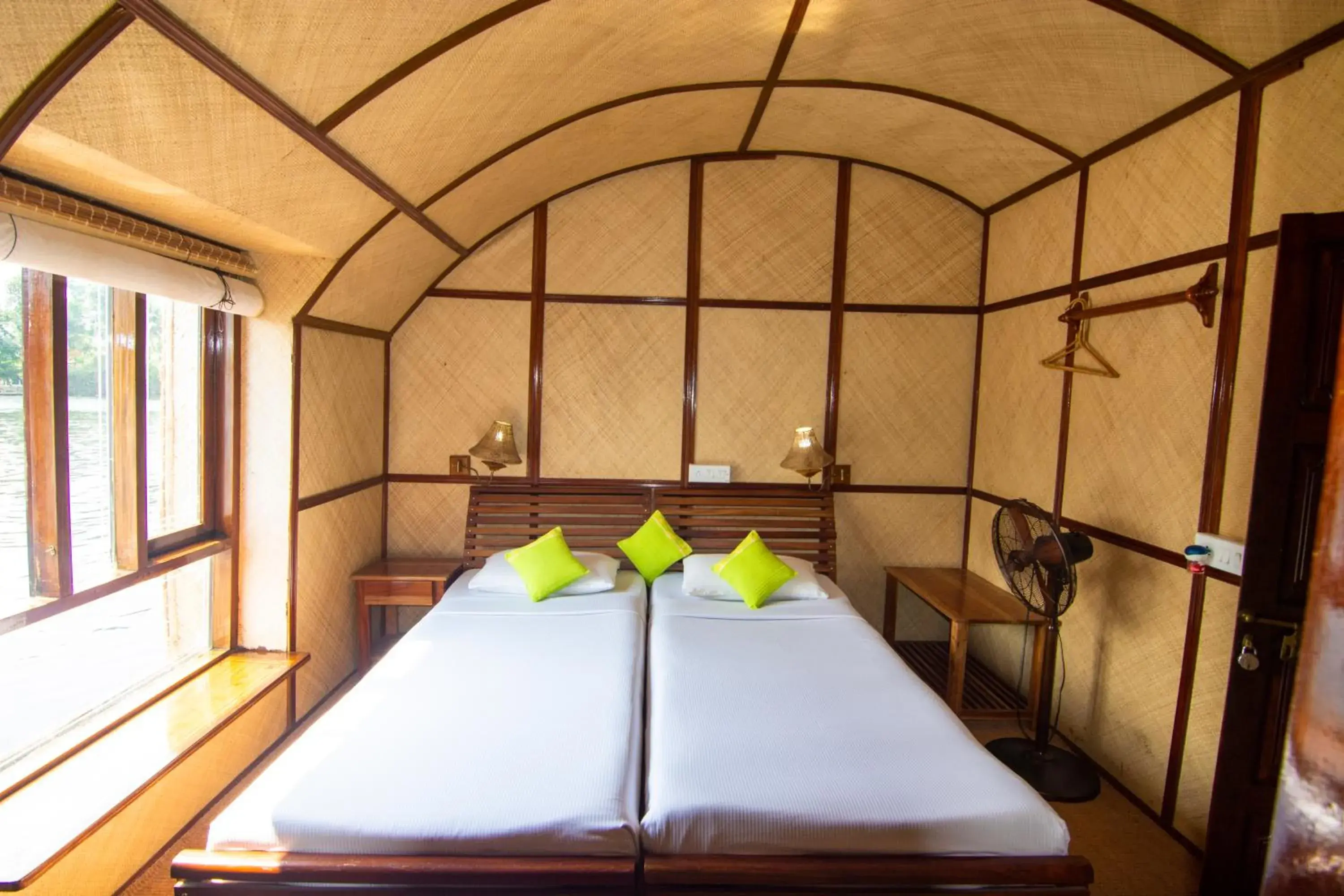 3 Bedroom Houseboat in Marvel Cruise 3 Bedroom Houseboat in Marvel Cruise