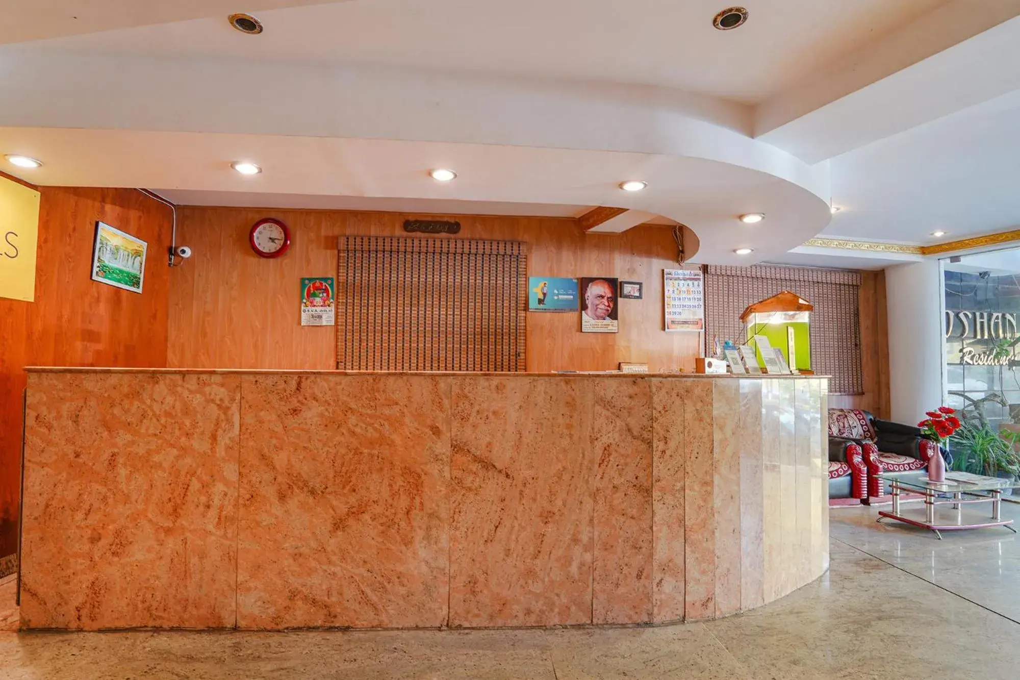 Lobby or reception in FabHotel Roshan Residency - Nr Kurinji Andavar Temple Lobby or reception in FabHotel Roshan Residency - Nr Kurinji Andavar Temple