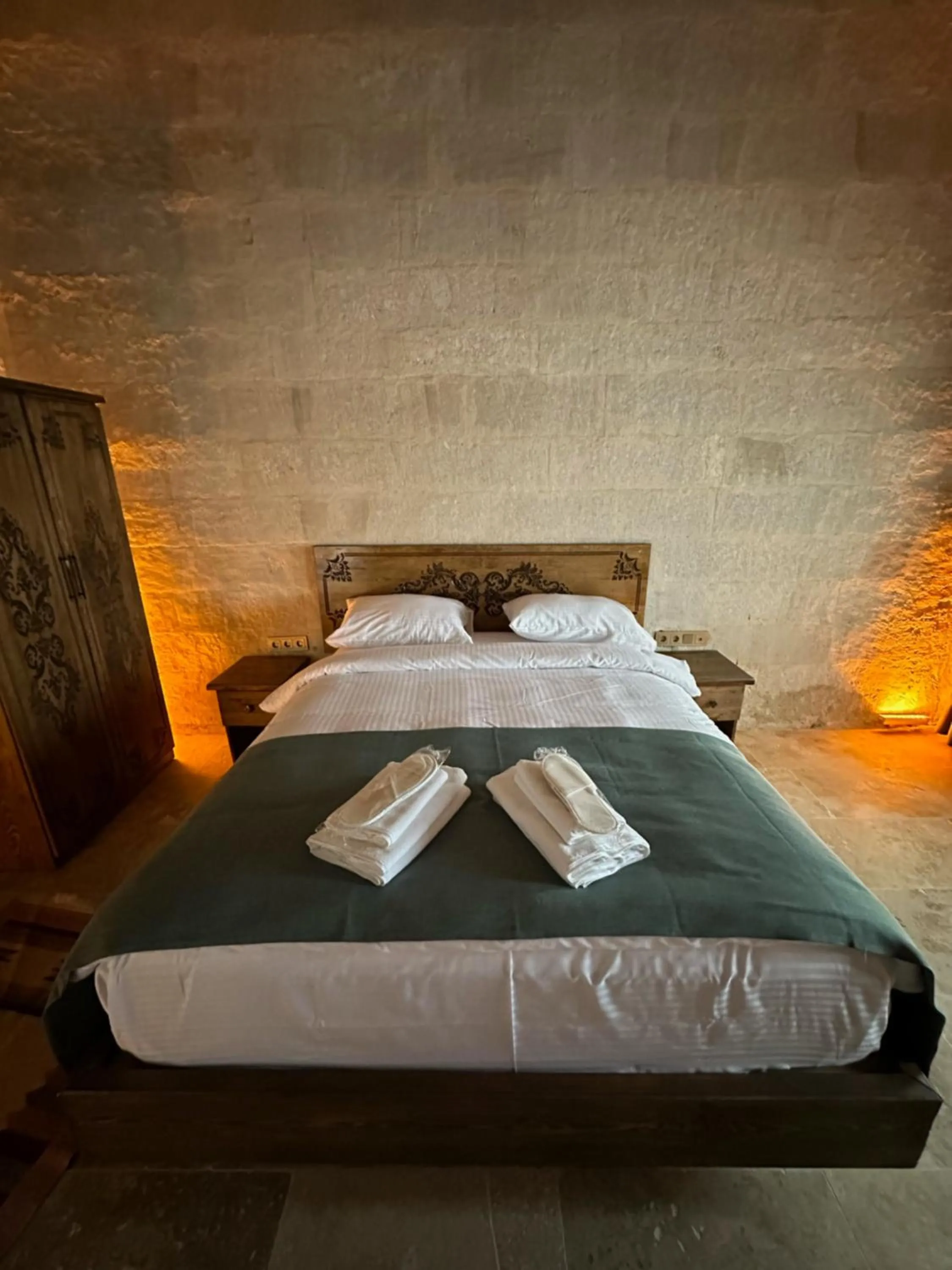 Bed in Kayaharman cave otel