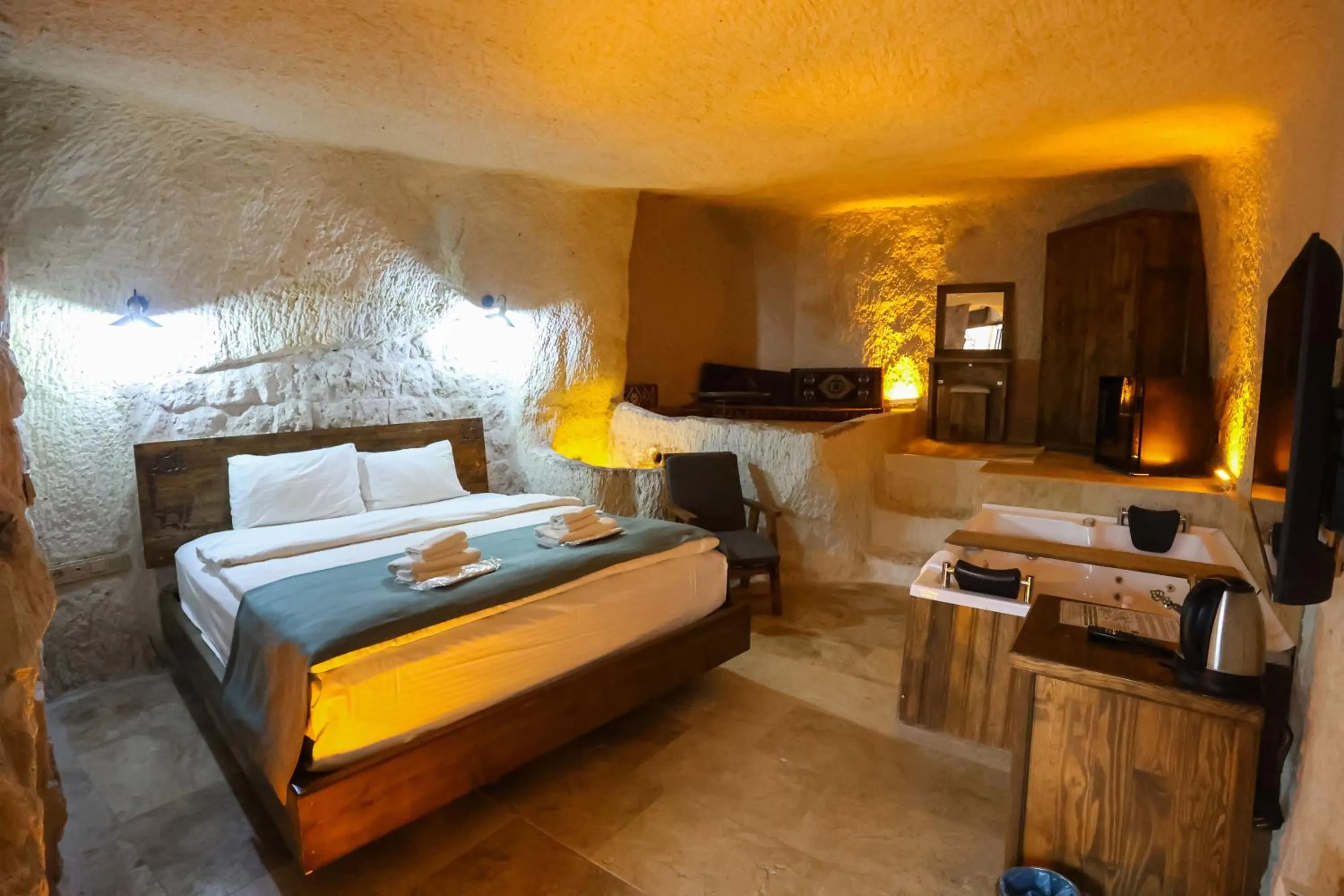 Bed in Kayaharman cave otel