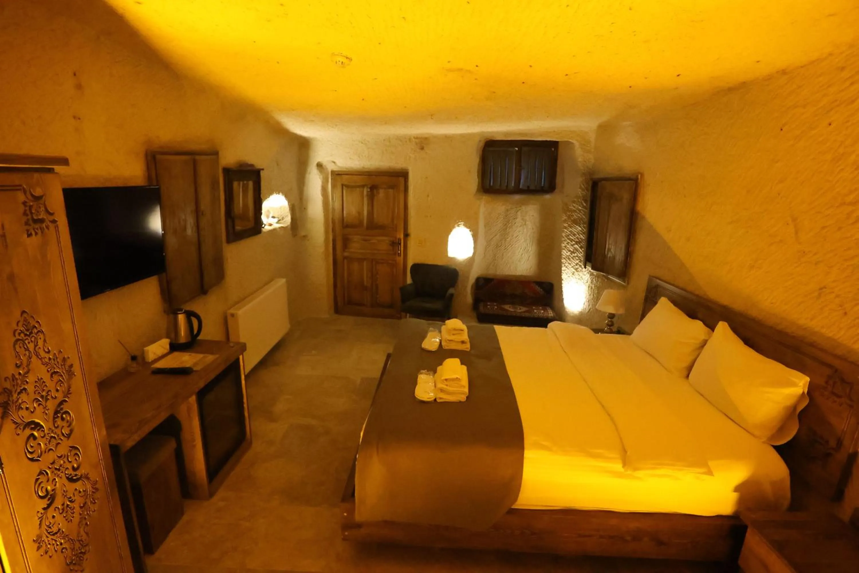 Bed in Kayaharman cave otel