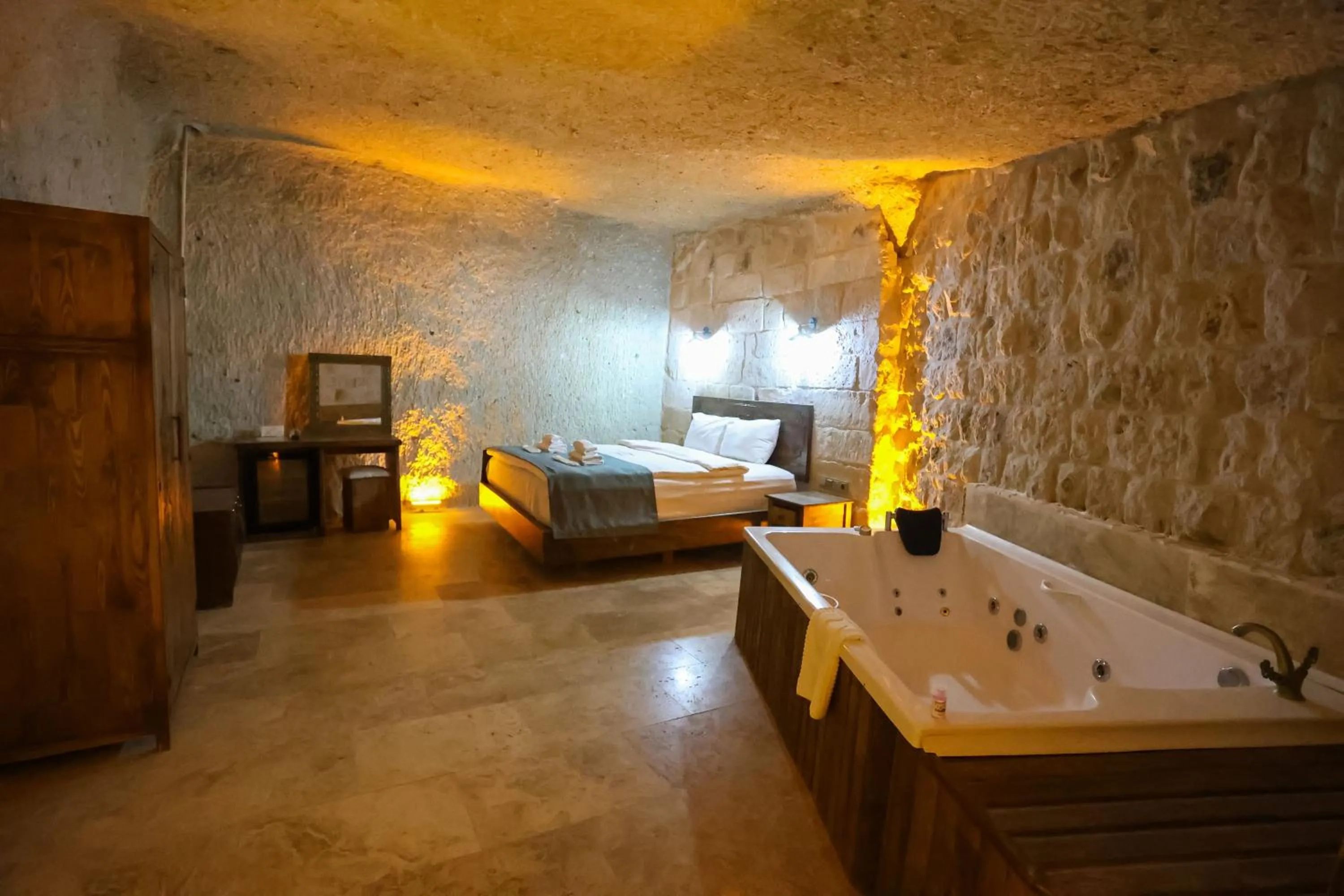 Bed in Kayaharman cave otel