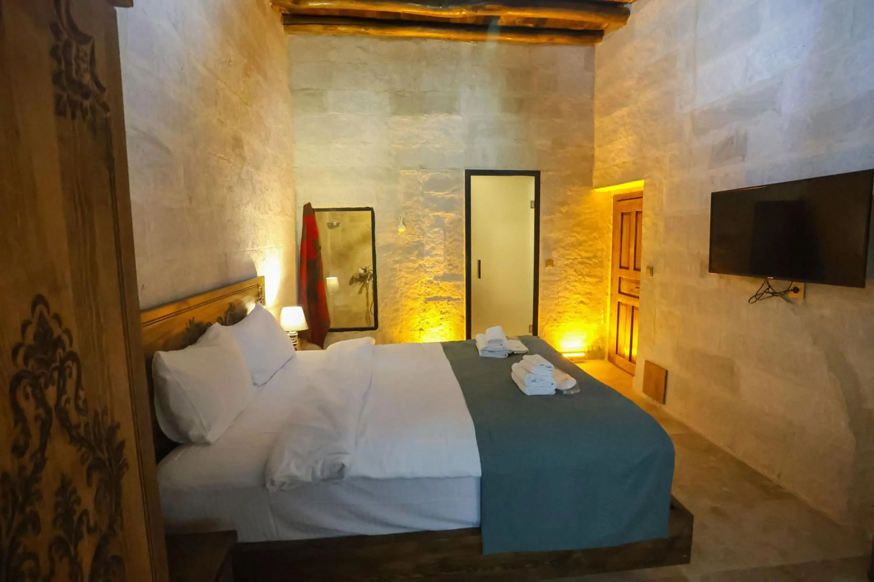 Bed in Kayaharman cave otel