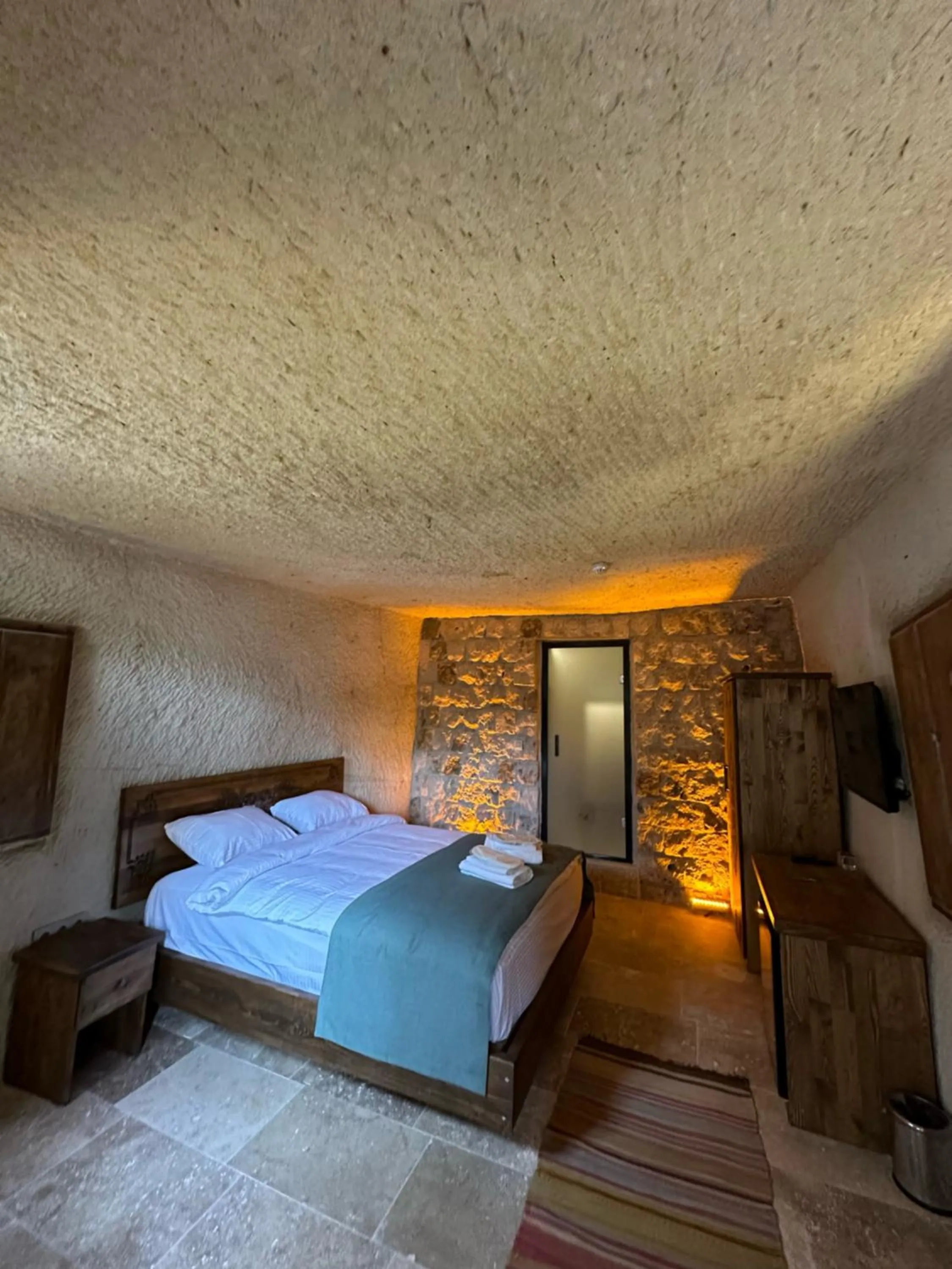 Bed in Kayaharman cave otel