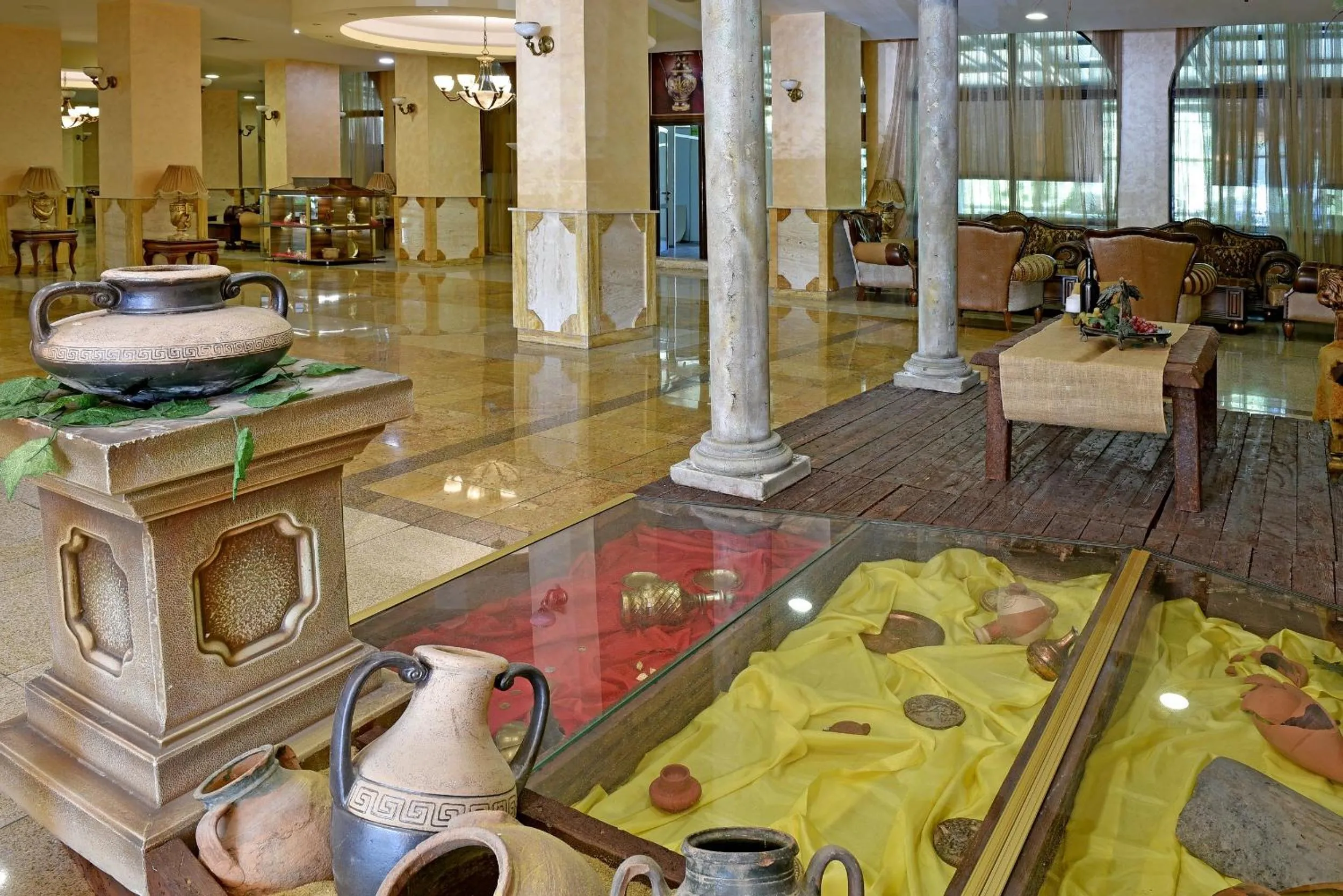 Lobby or reception in Estreya Residence Hotel and SPA