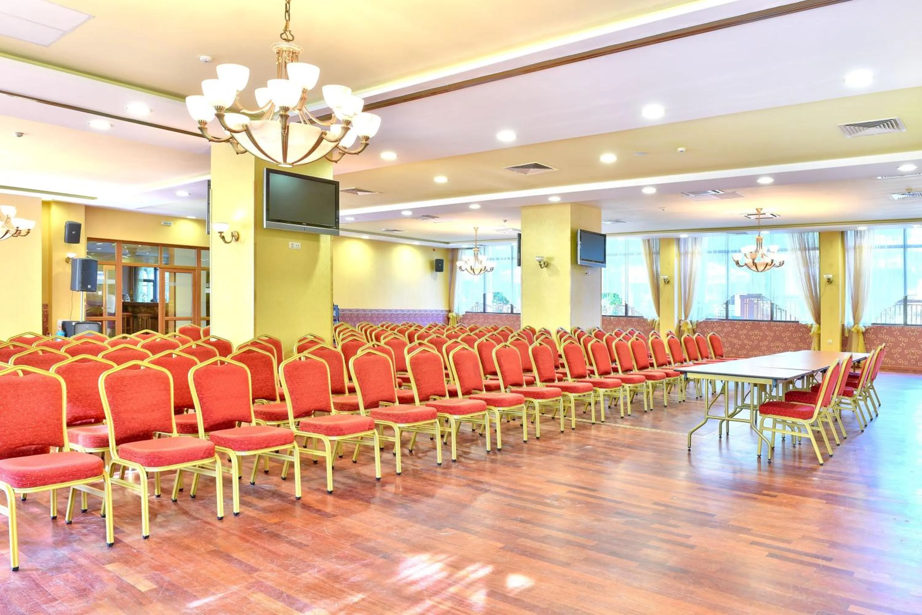 Meeting/conference room in Estreya Residence Hotel and SPA