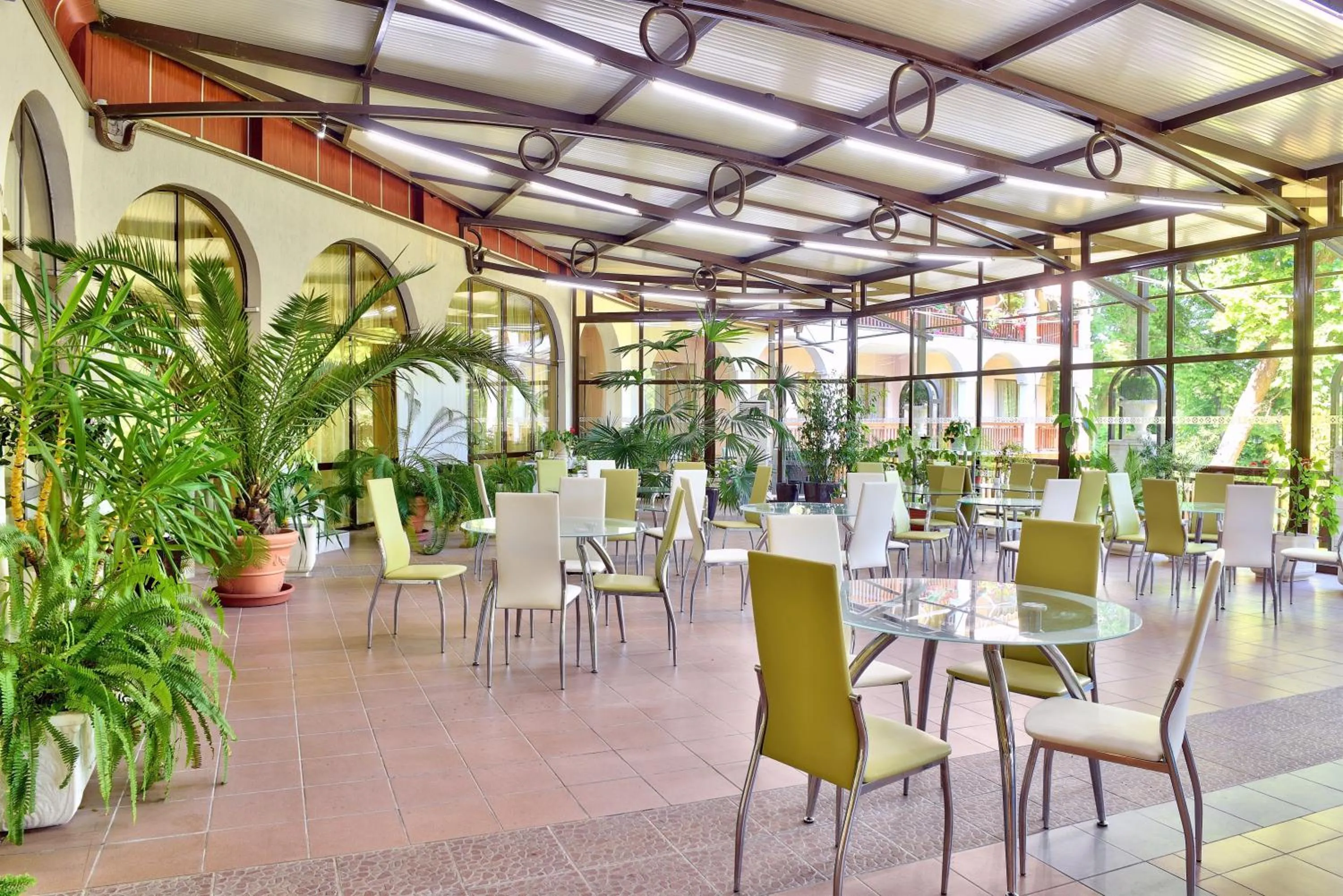 Lounge or bar in Estreya Residence Hotel and SPA