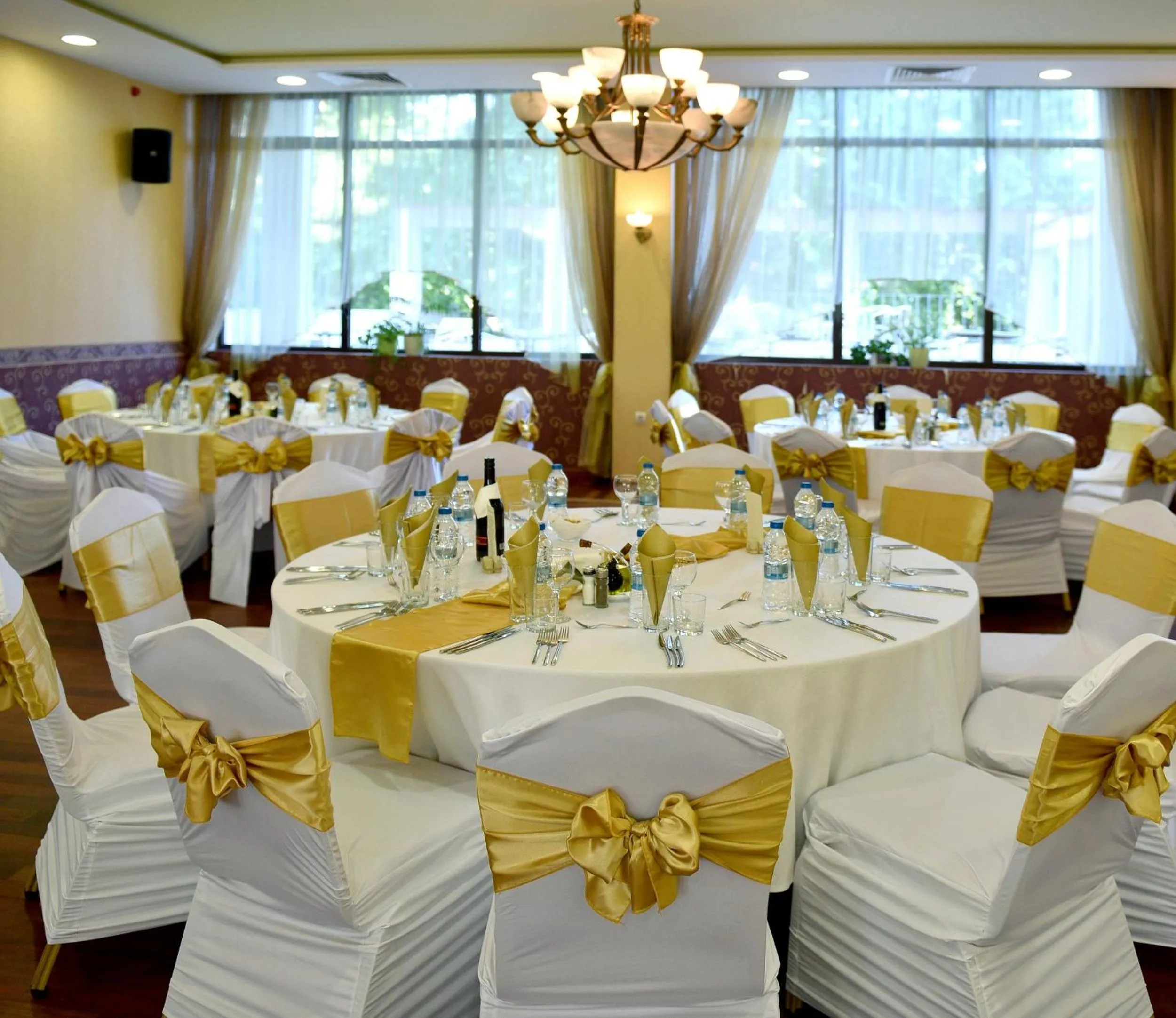 Banquet/Function facilities in Estreya Residence Hotel and SPA