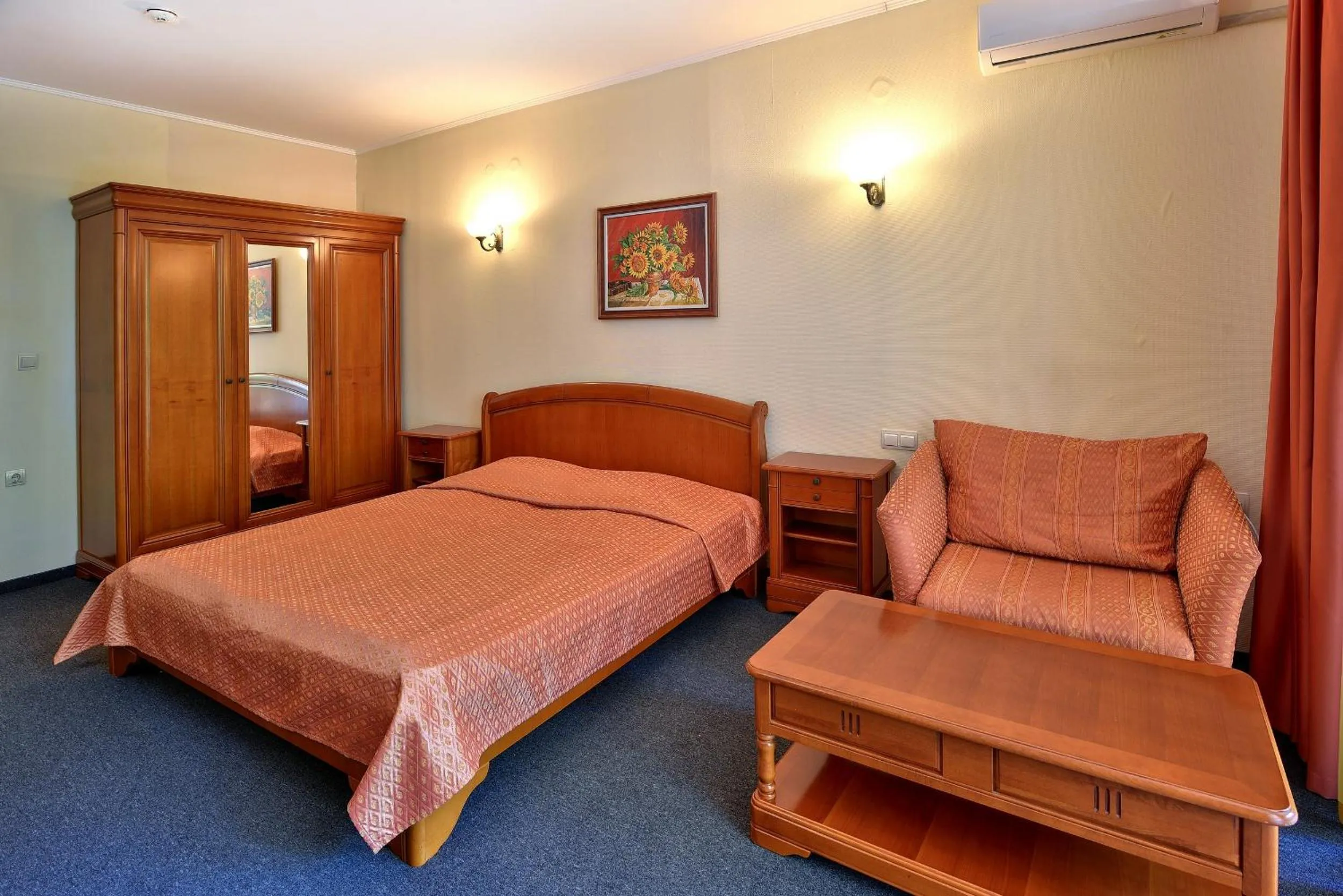 Photo of the whole room, Bed in Estreya Residence Hotel and SPA