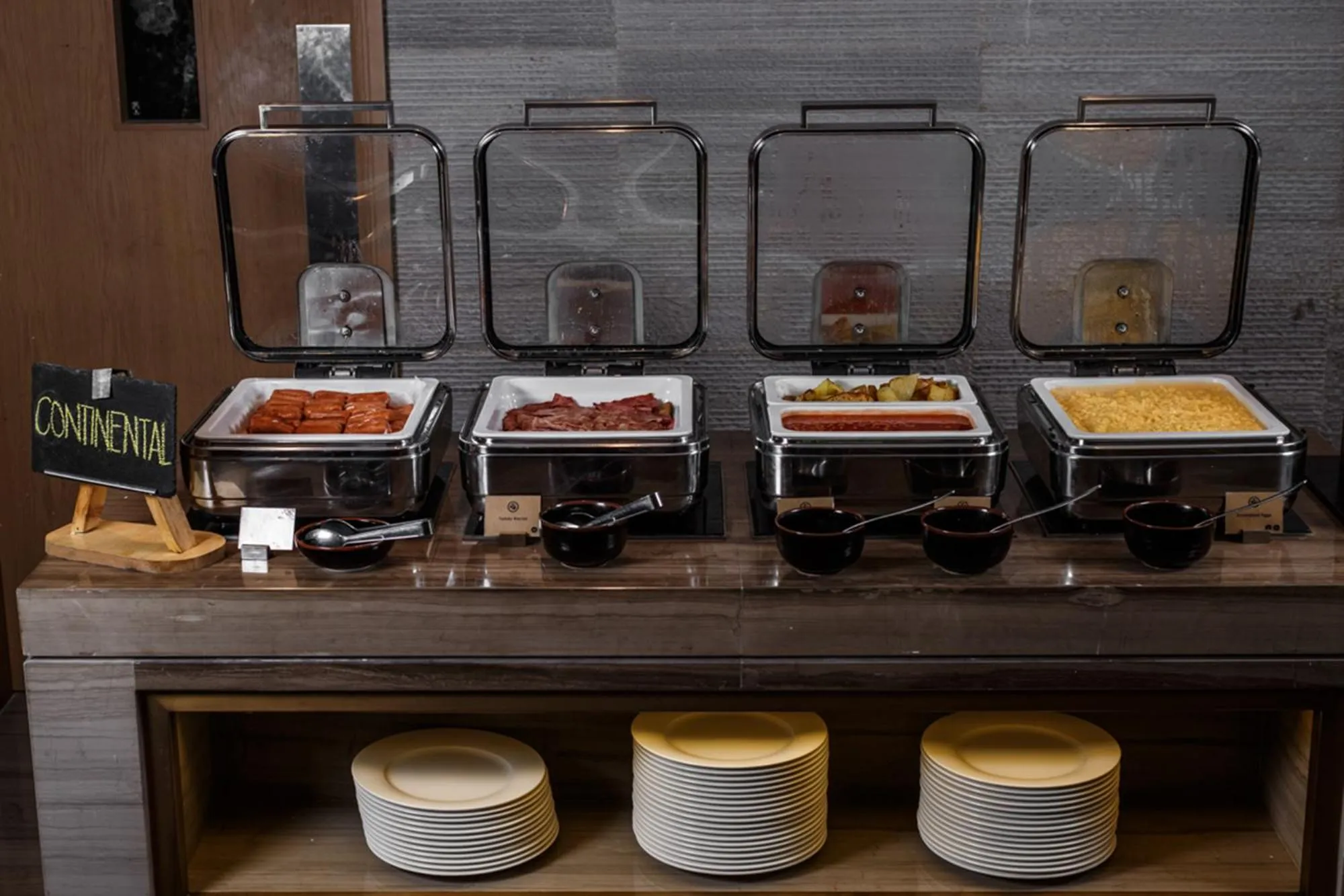 Buffet breakfast in Taj Dubai