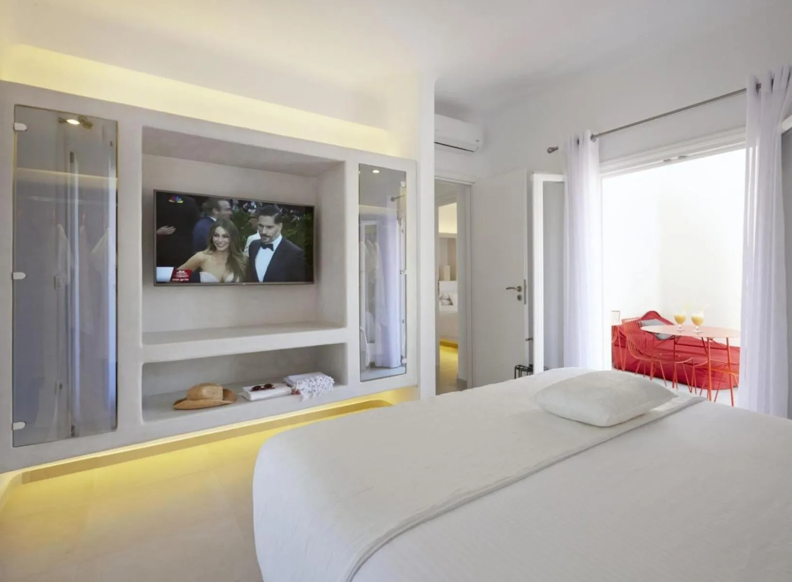 Photo of the whole room, Bed in Art Hotel Santorini